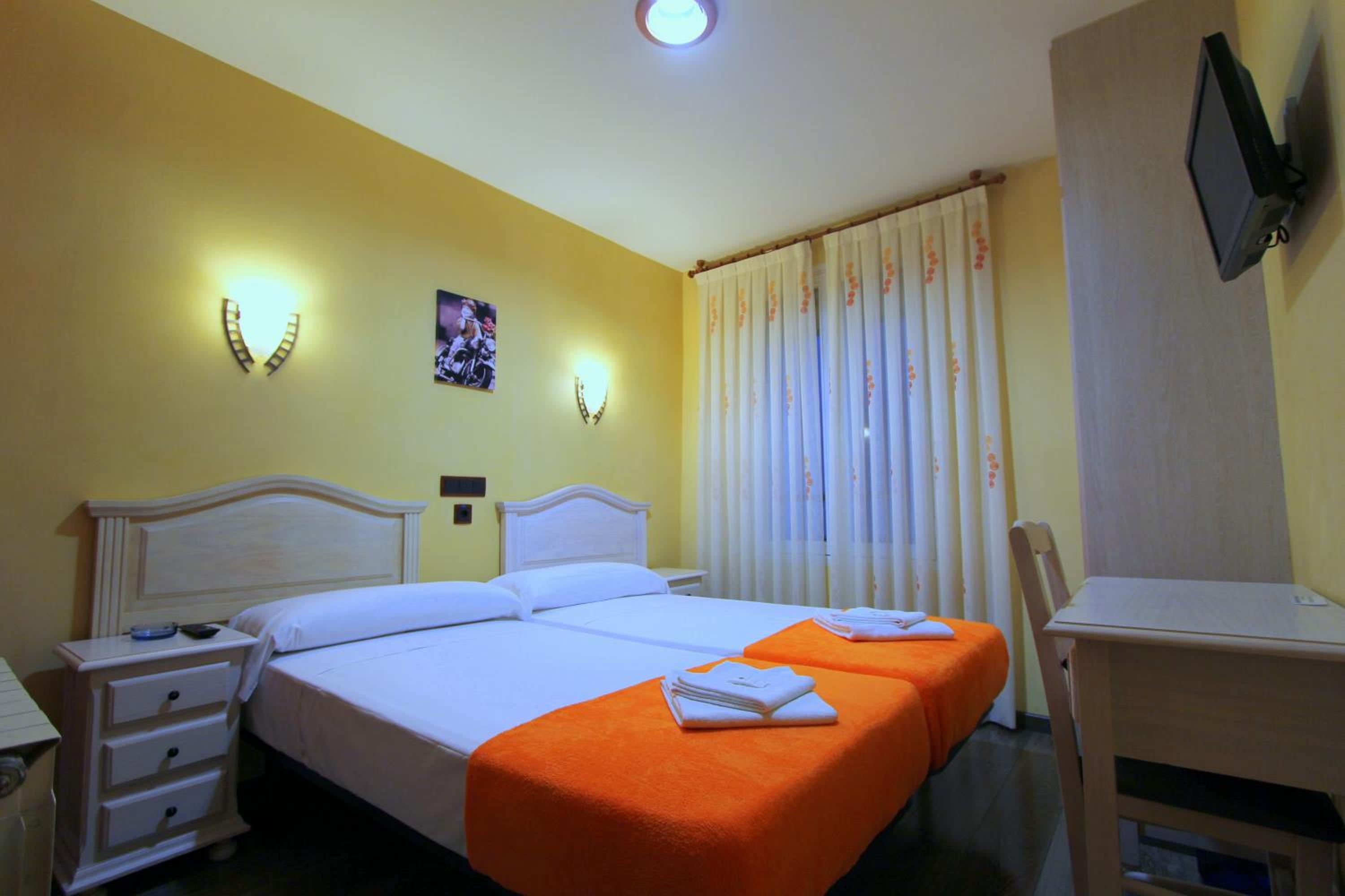 Double or Twin Room - Photo 34