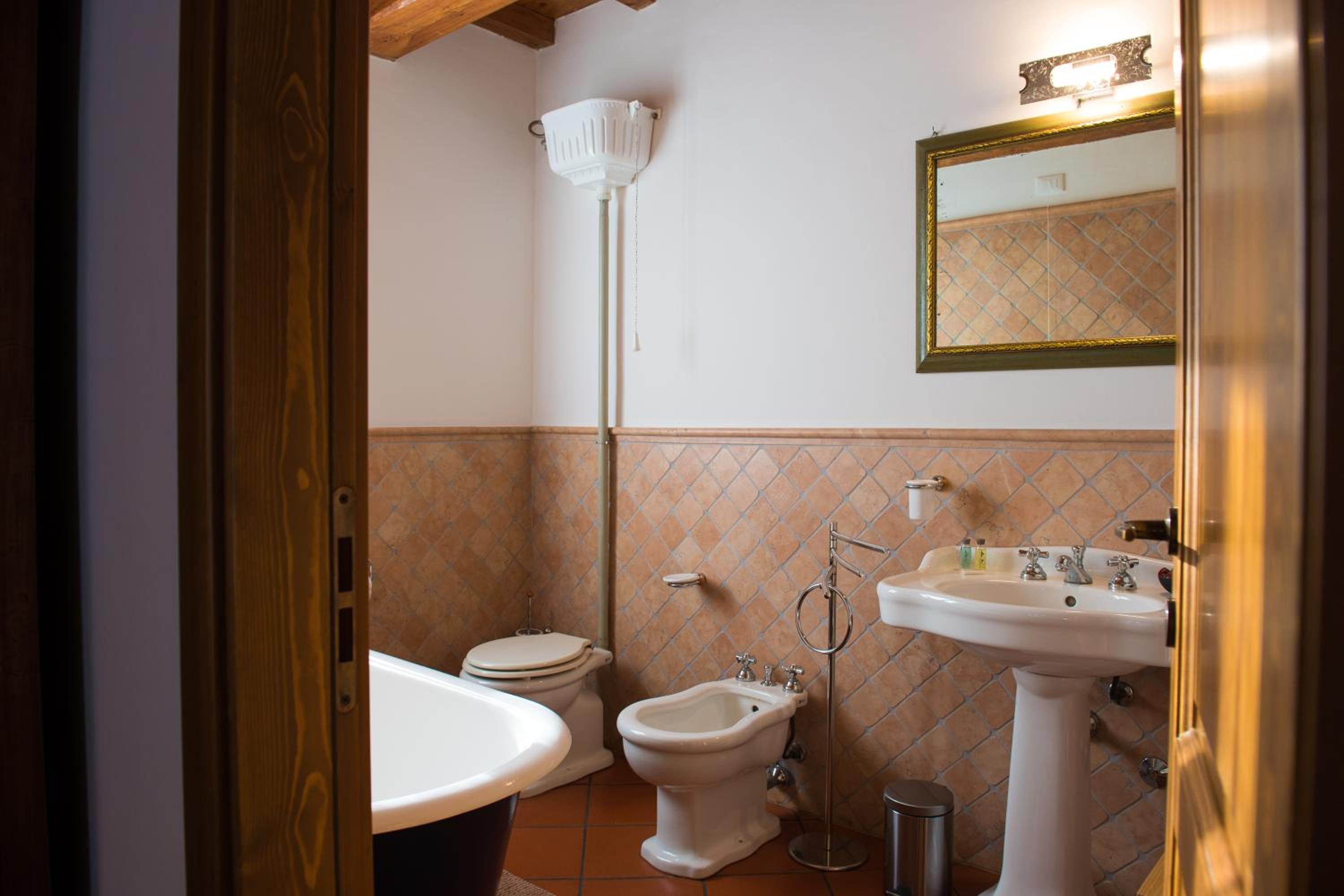 Double Room - Photo 16