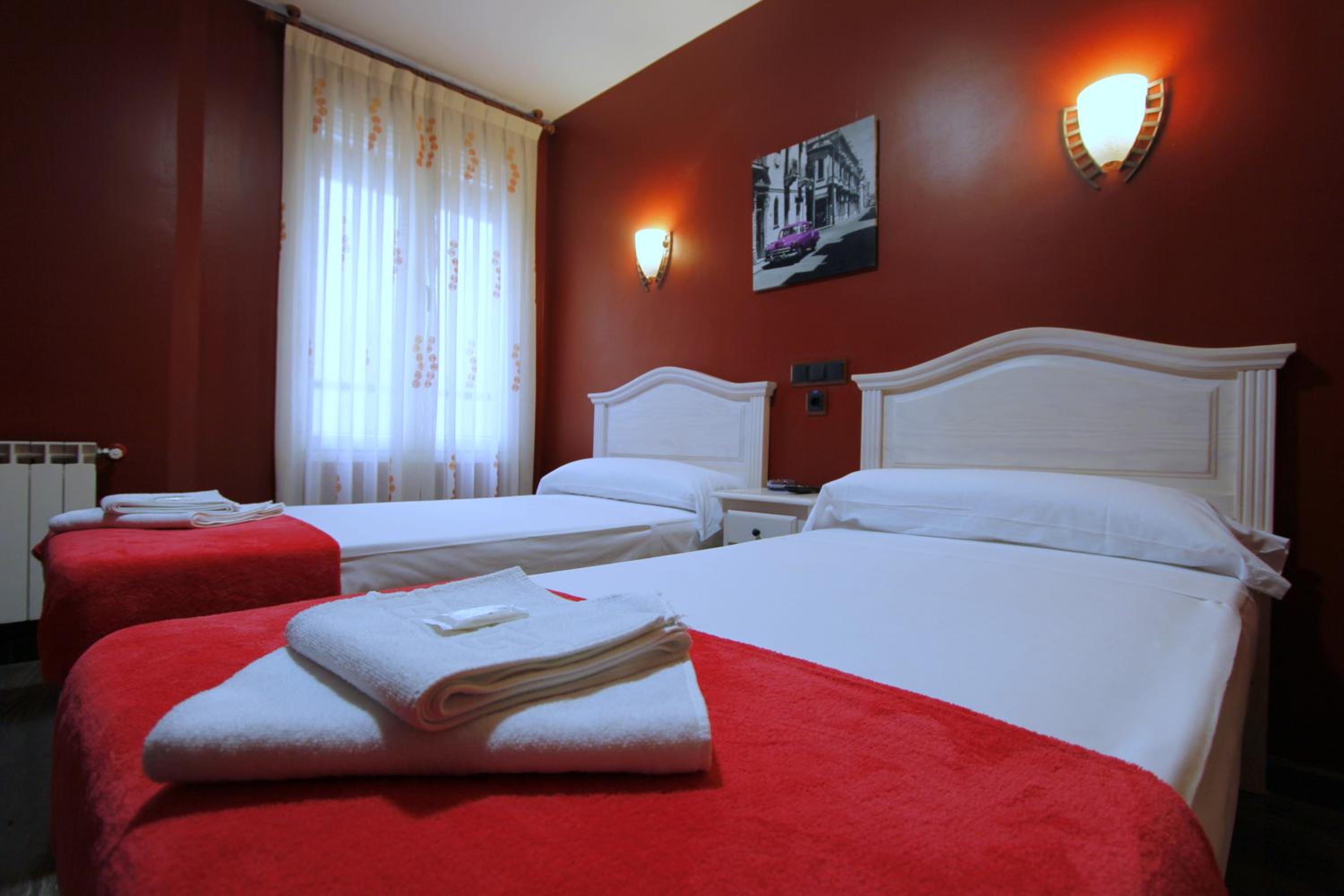 Double Room - Photo 8