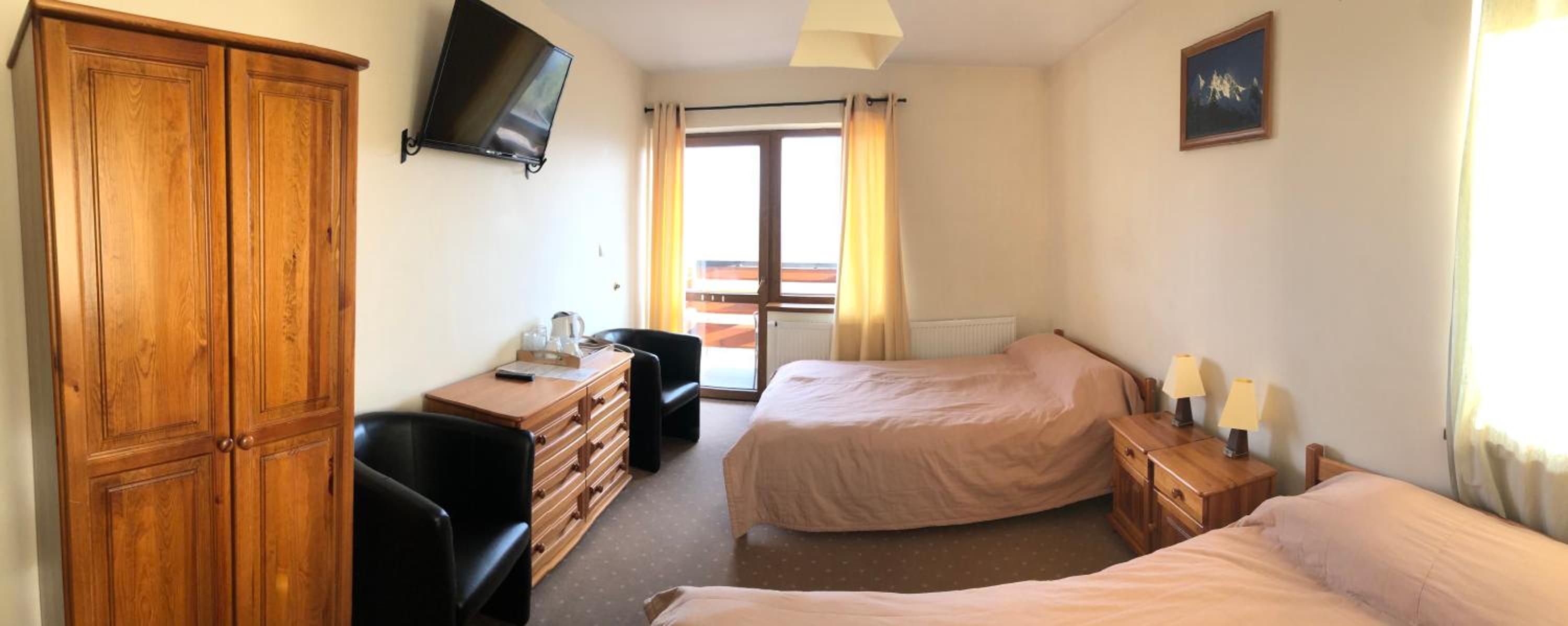Quadruple Room with Mountain View photo 1