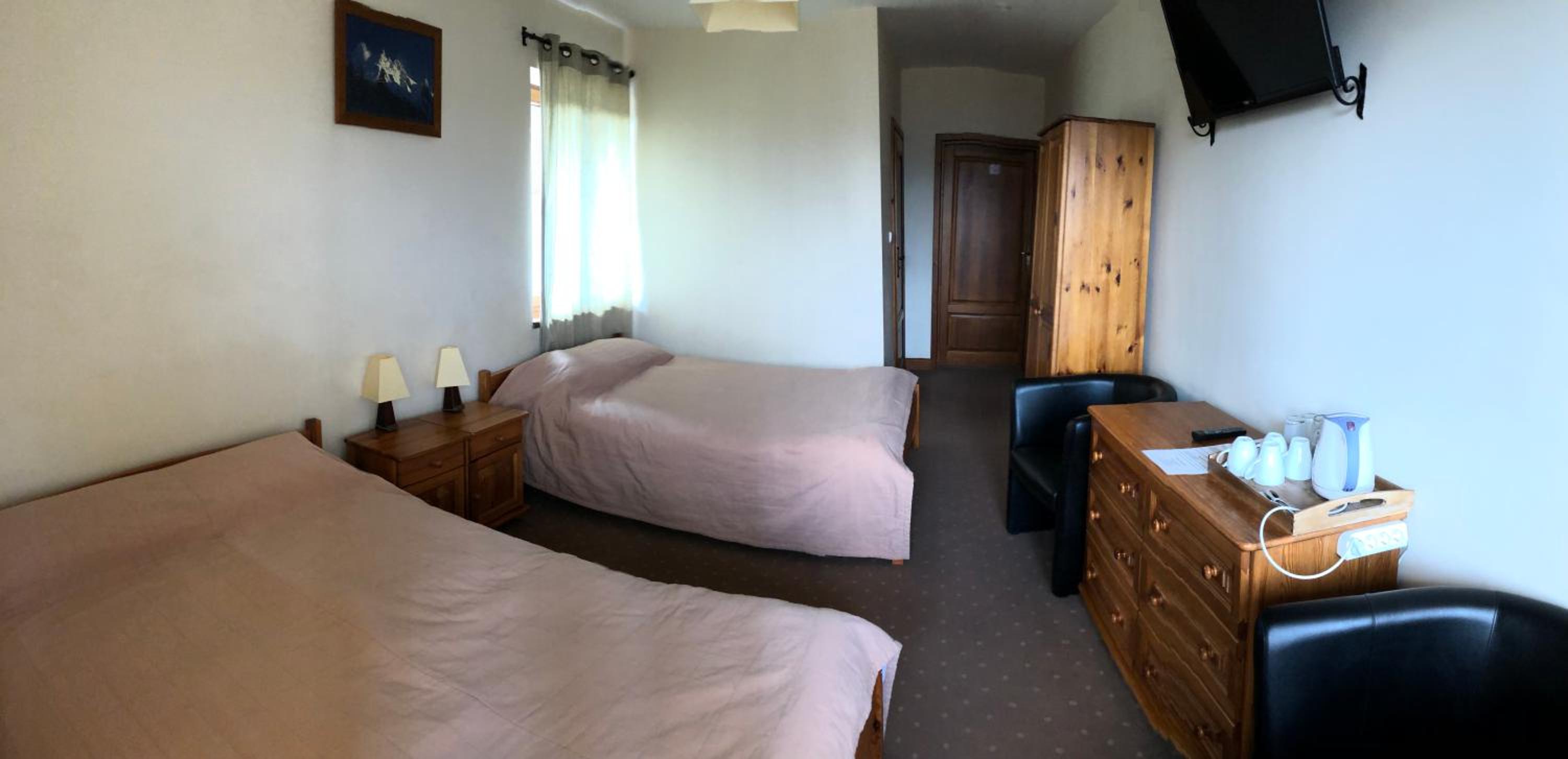 Quadruple Room with Mountain View photo 3