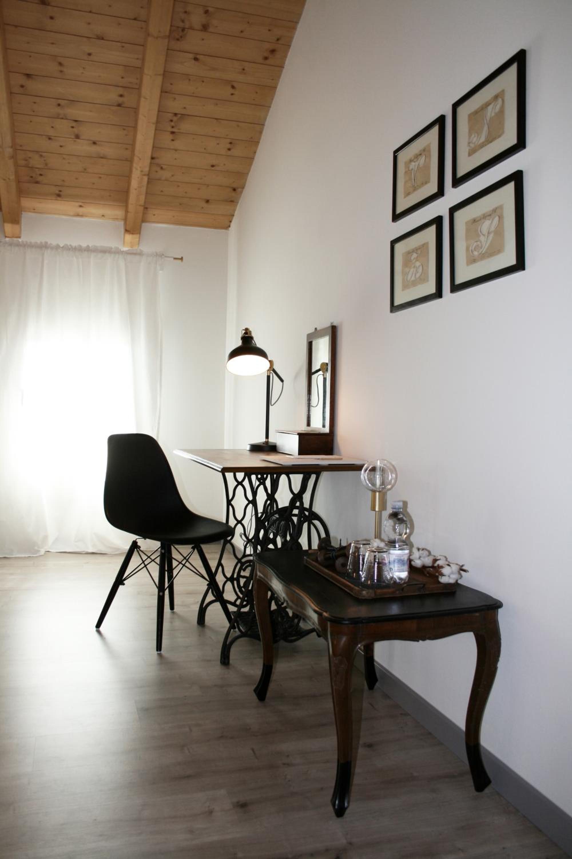 Double or Twin Room with Private Bathroom photo 2