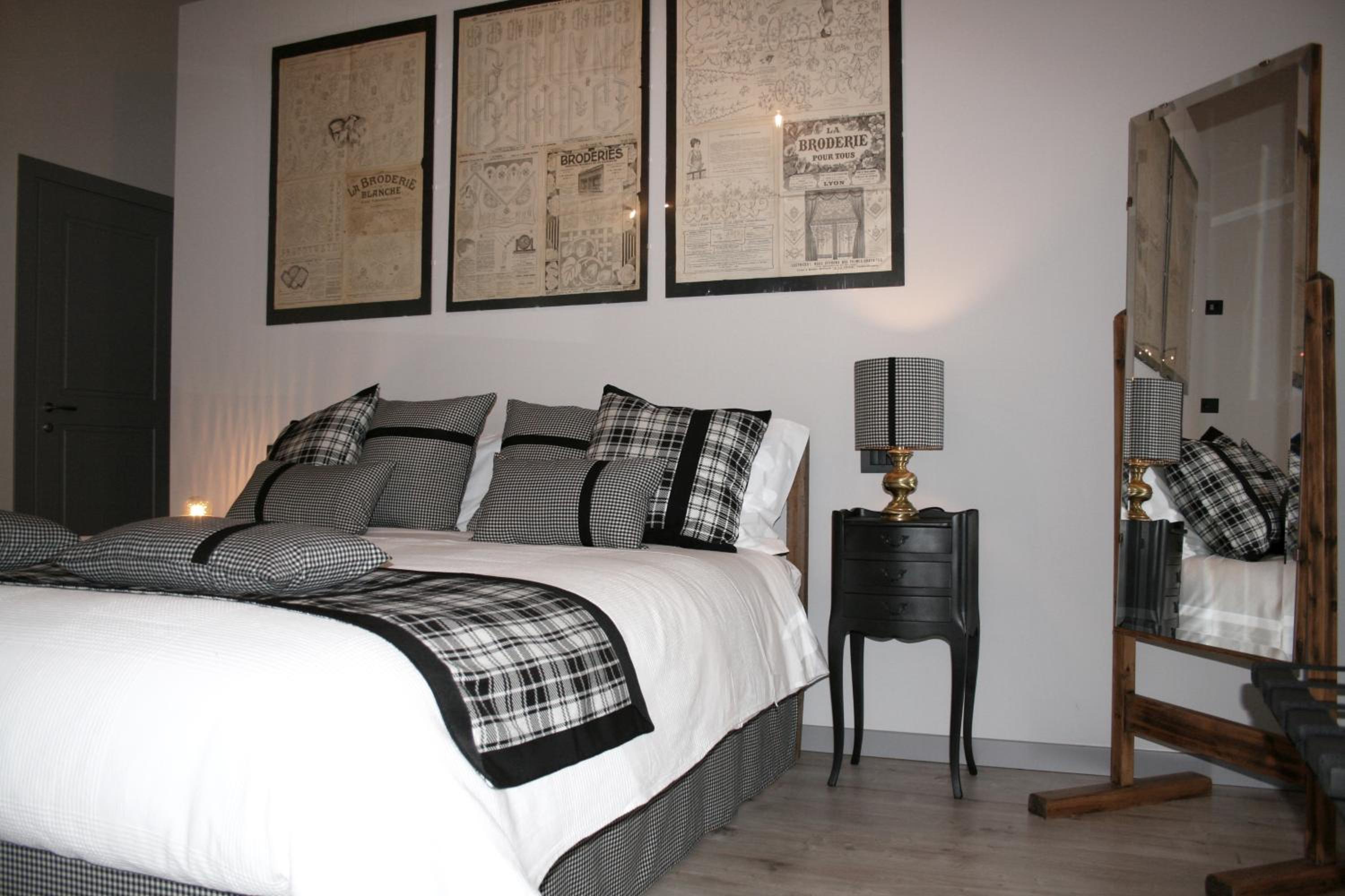 Double or Twin Room with Private Bathroom photo 3