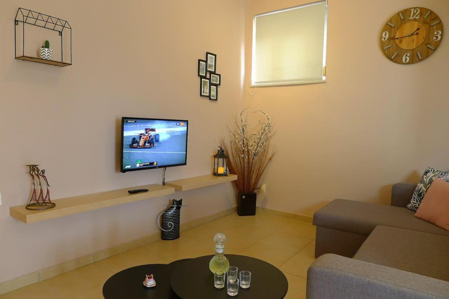 One-Bedroom Apartment photo 3