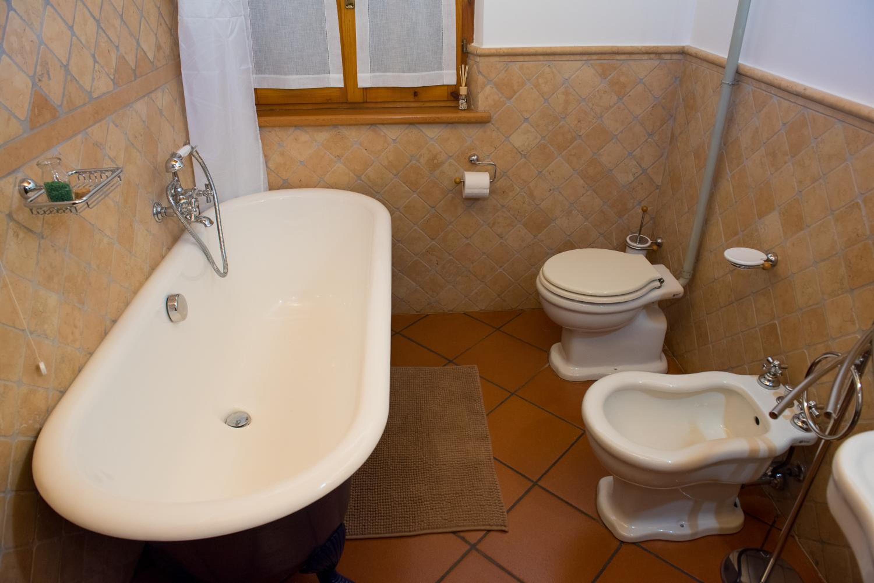 Double Room - Photo 14