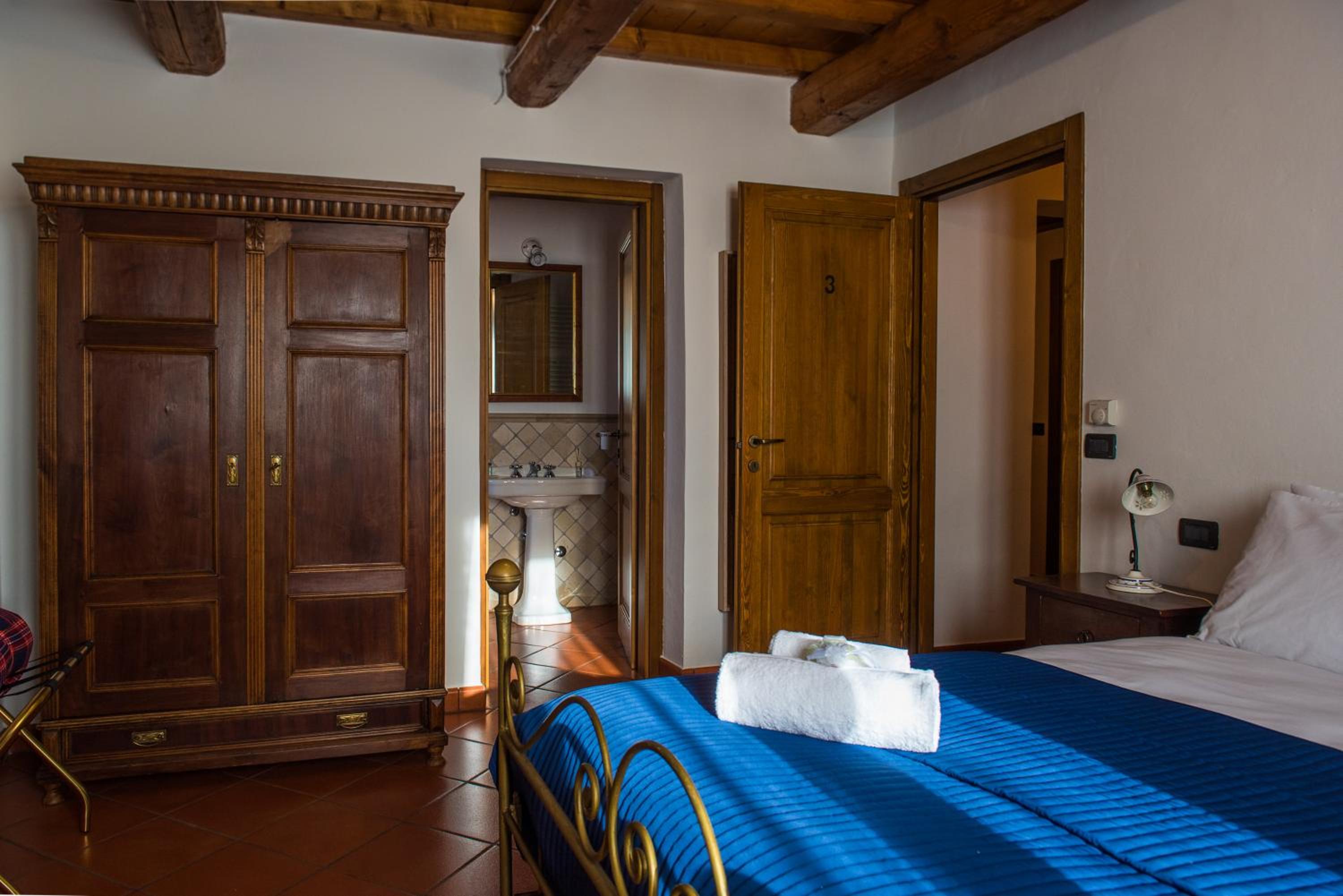 Double Room - Photo 8