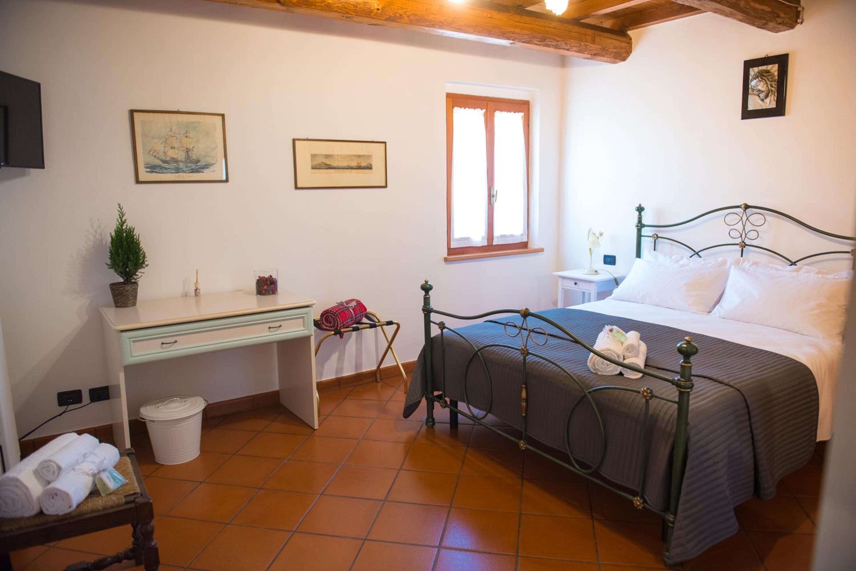 Double Room - Photo 5