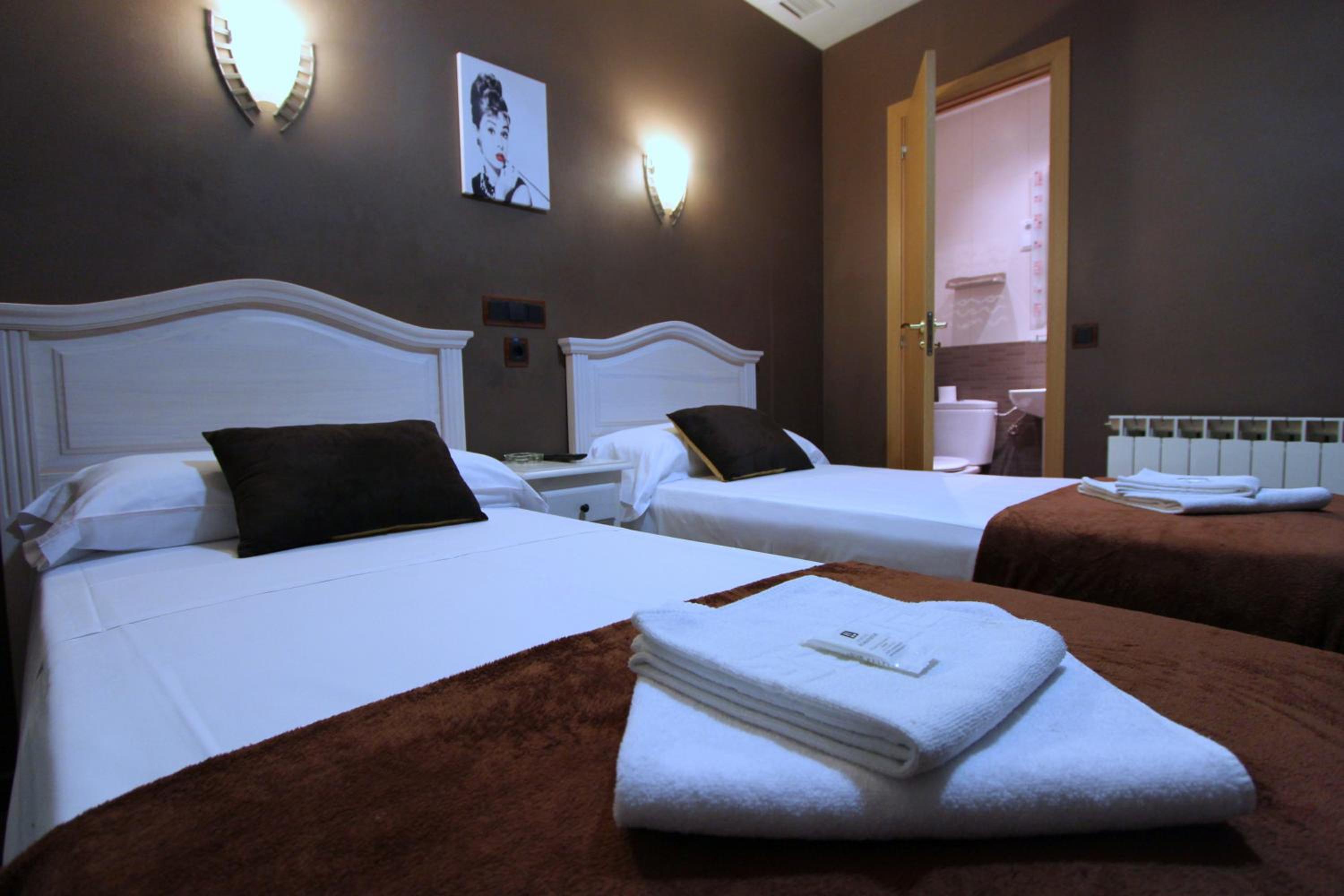 Twin Room - Photo 41