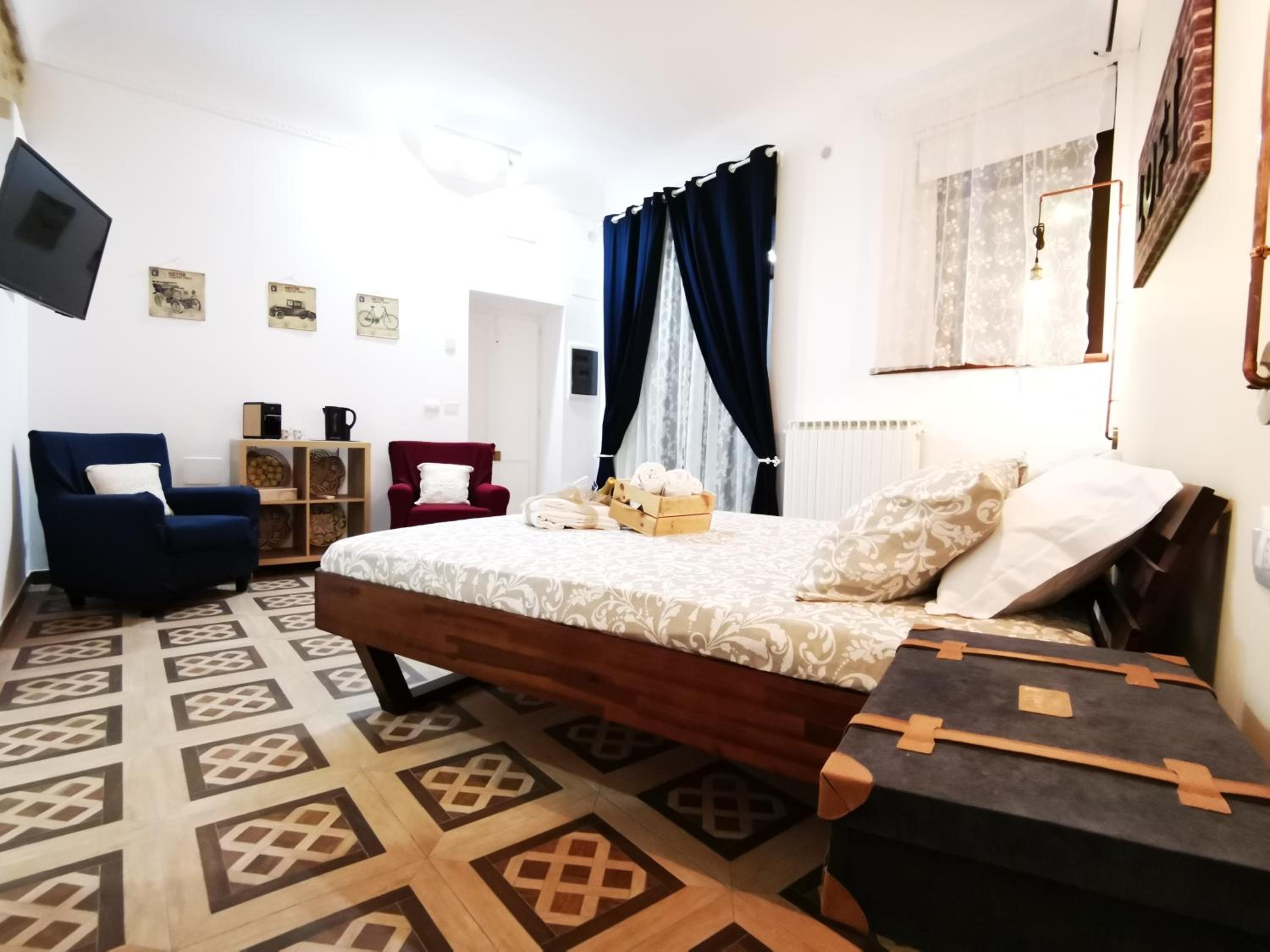 Double Room with Spa Bath - Photo 1
