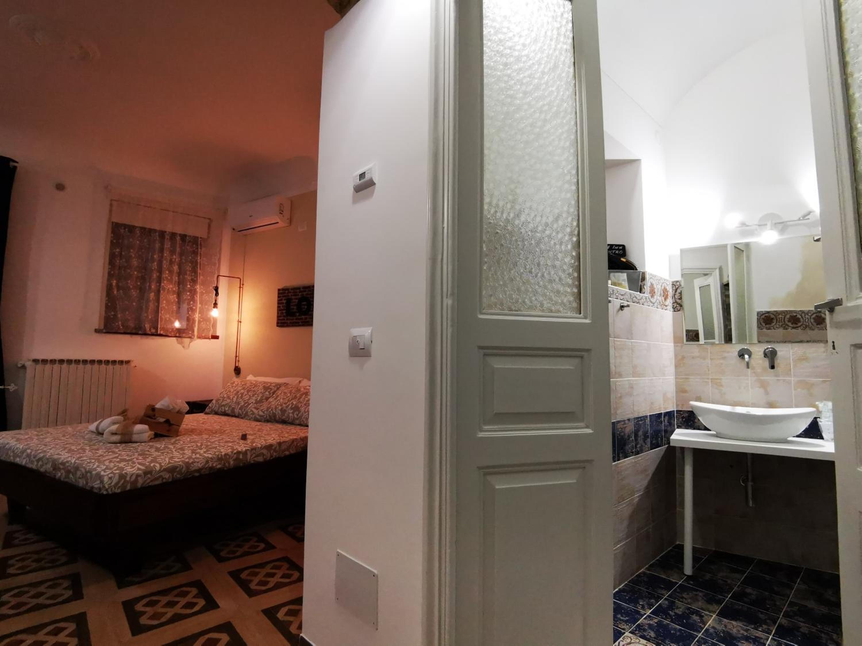 Double Room with Spa Bath - Photo 7