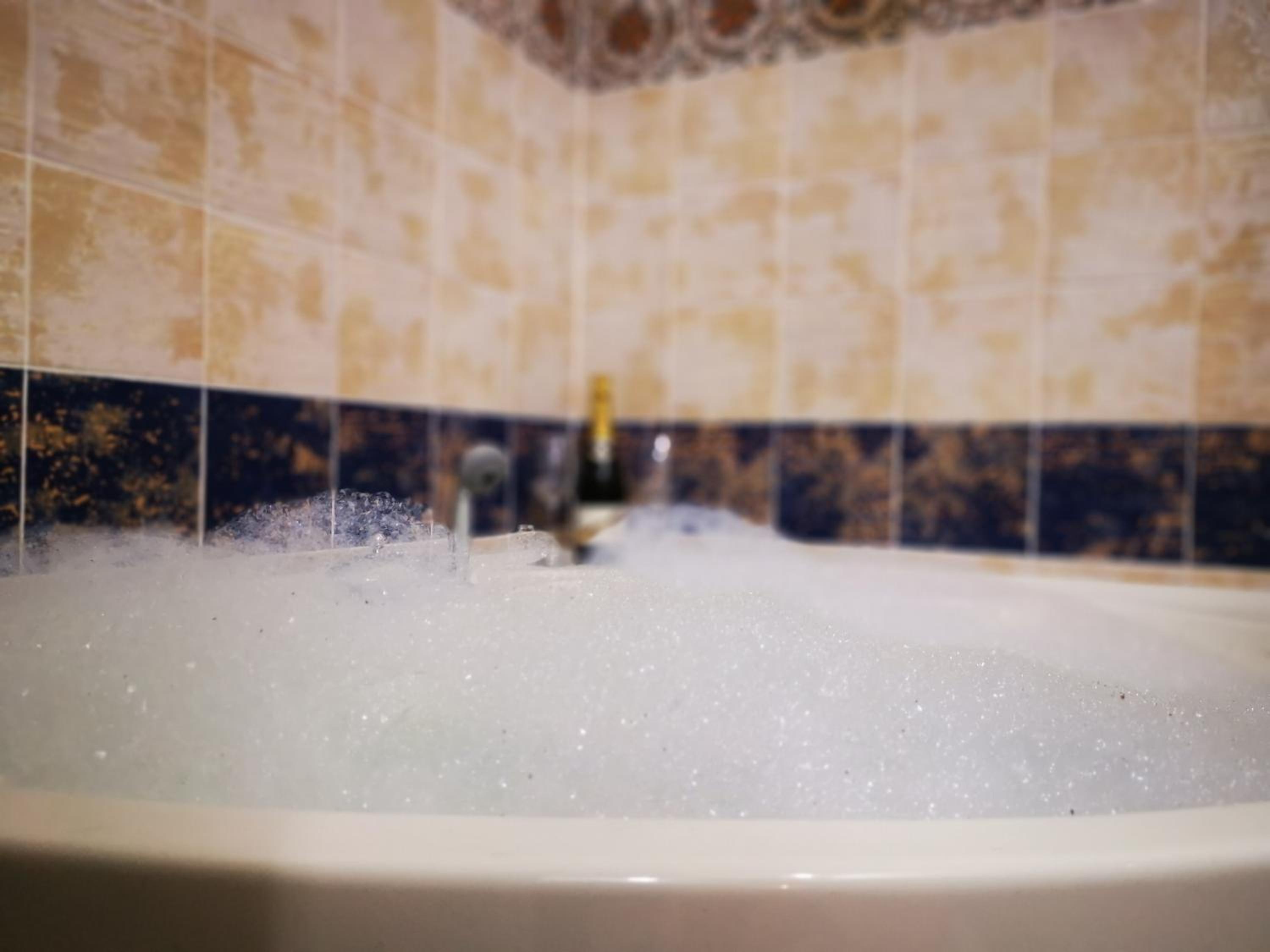 Double Room with Spa Bath - Photo 5