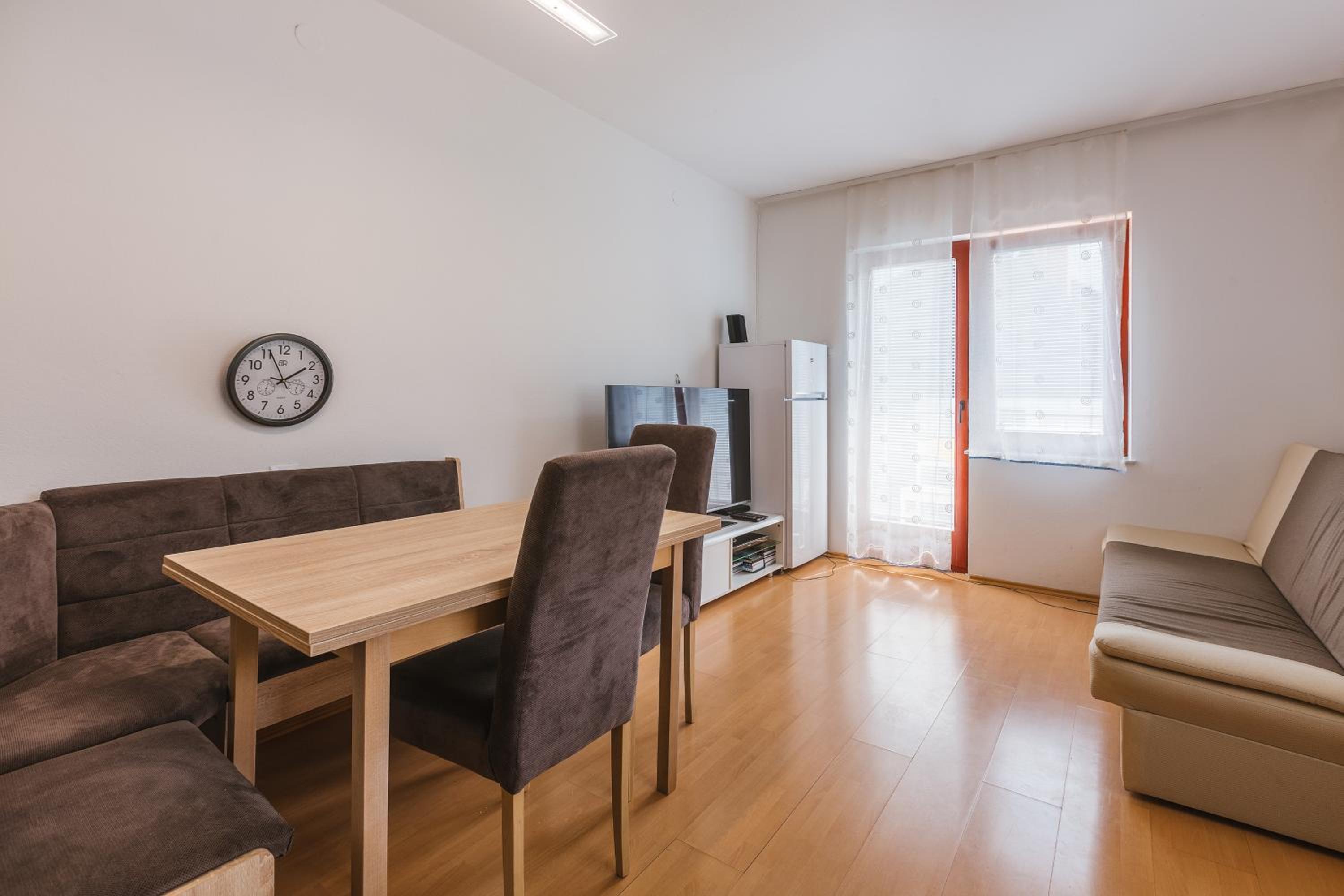 Apartment with Balcony - Photo 9