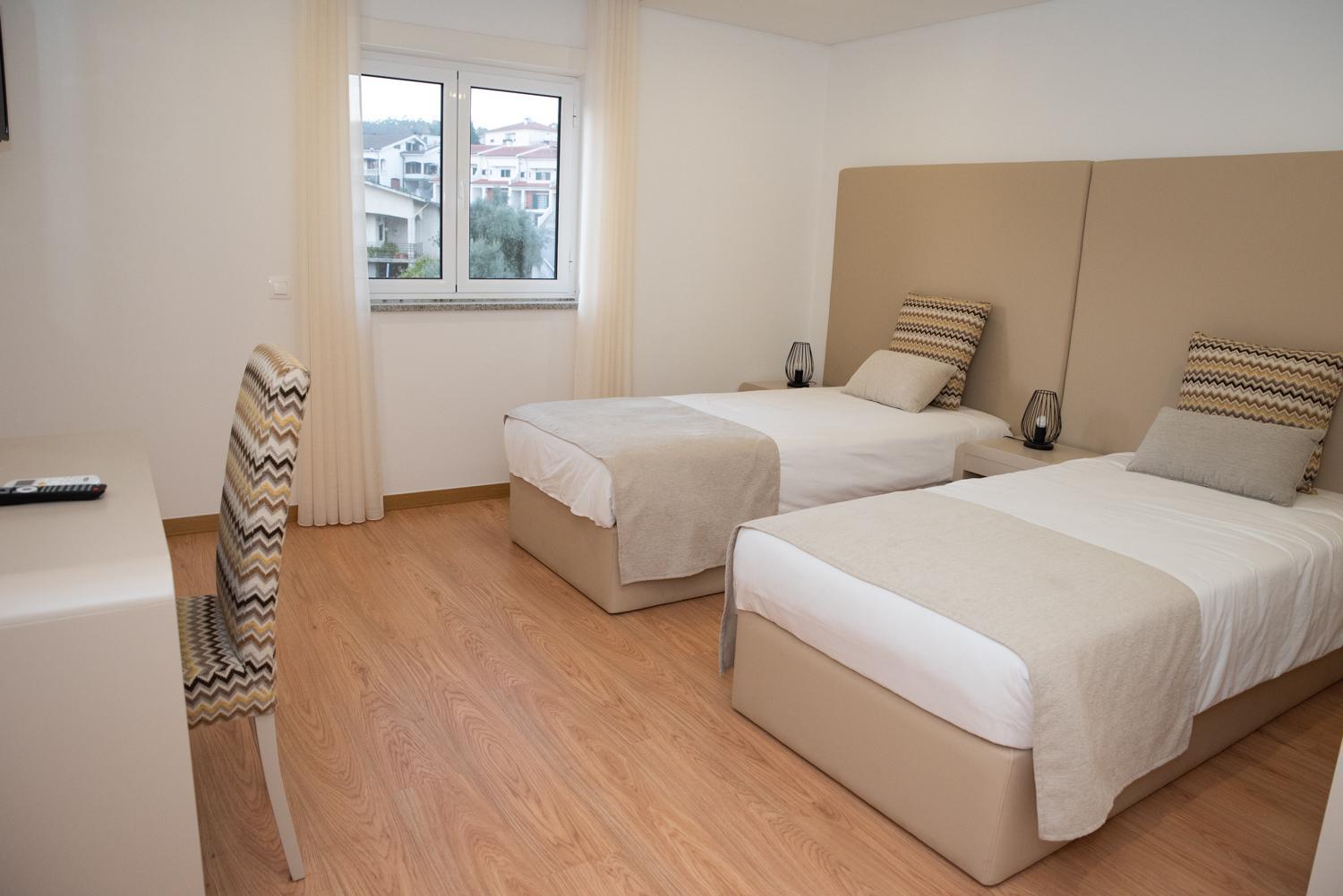 Twin Room - Photo 9