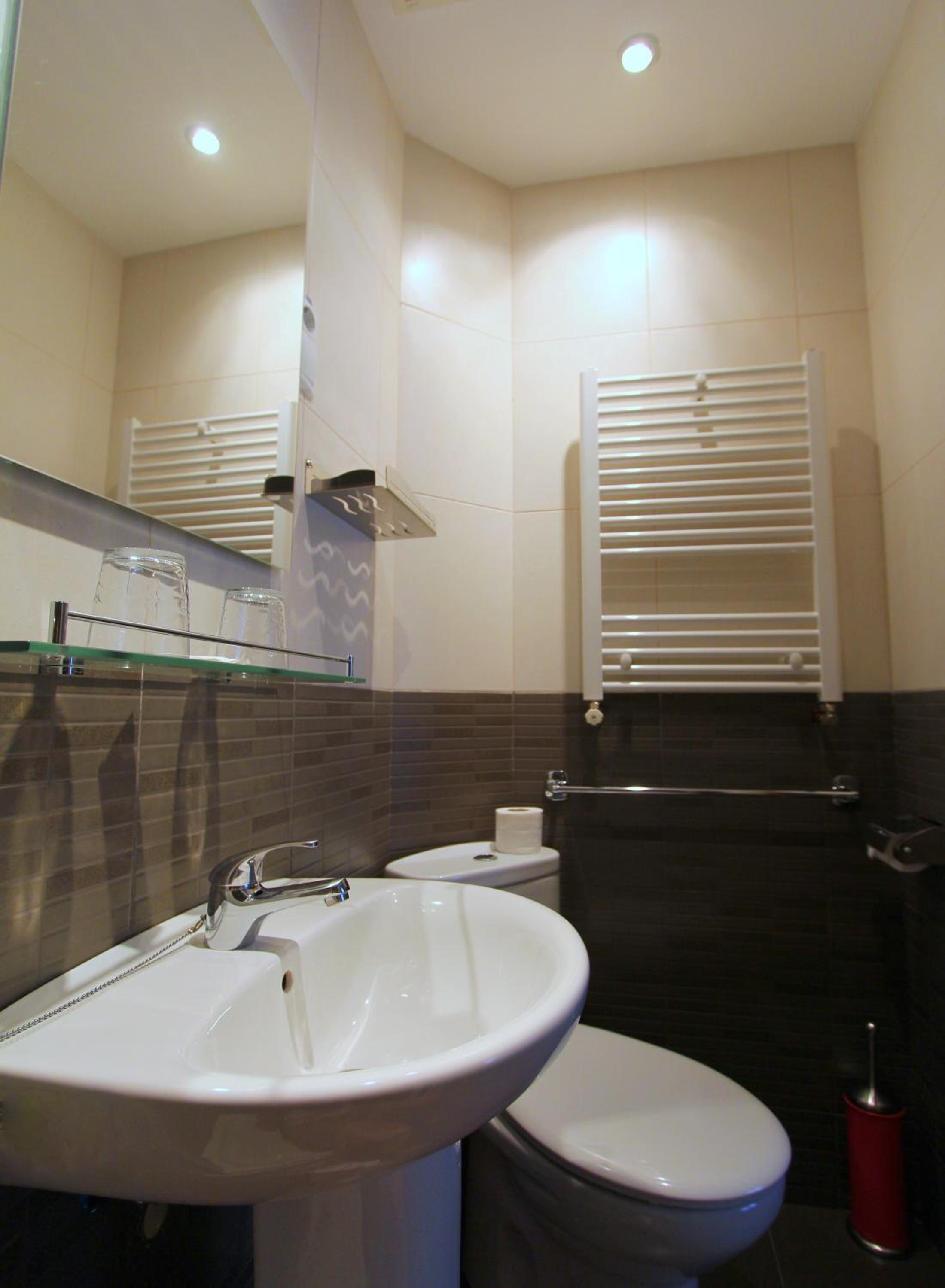 Twin Room - Photo 39