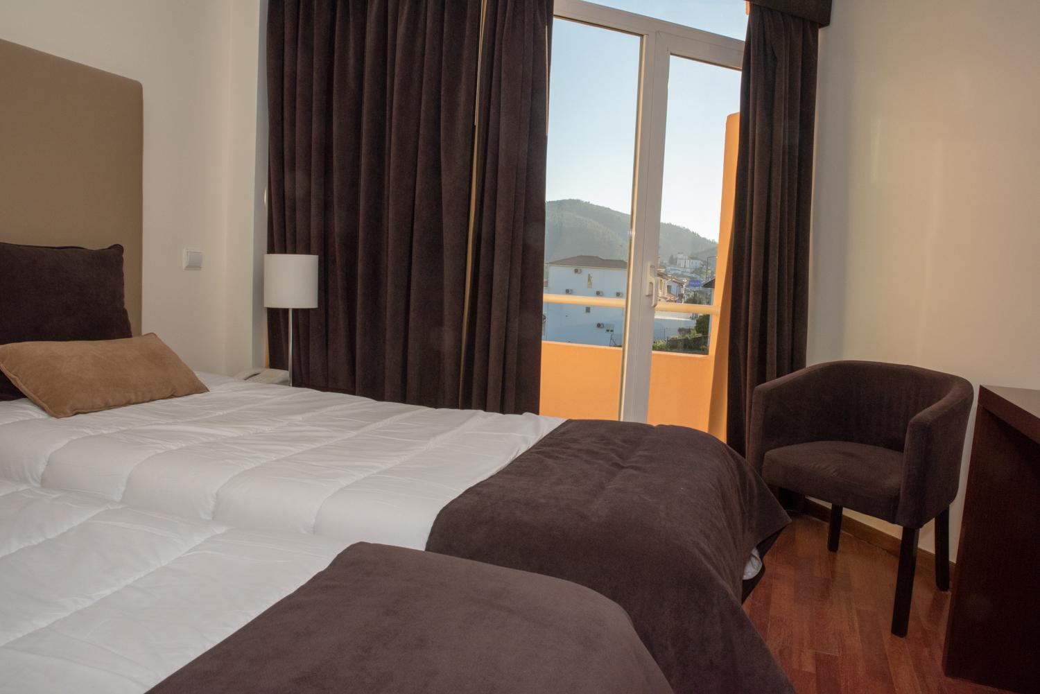 Quarto Duplo com Cama Extra