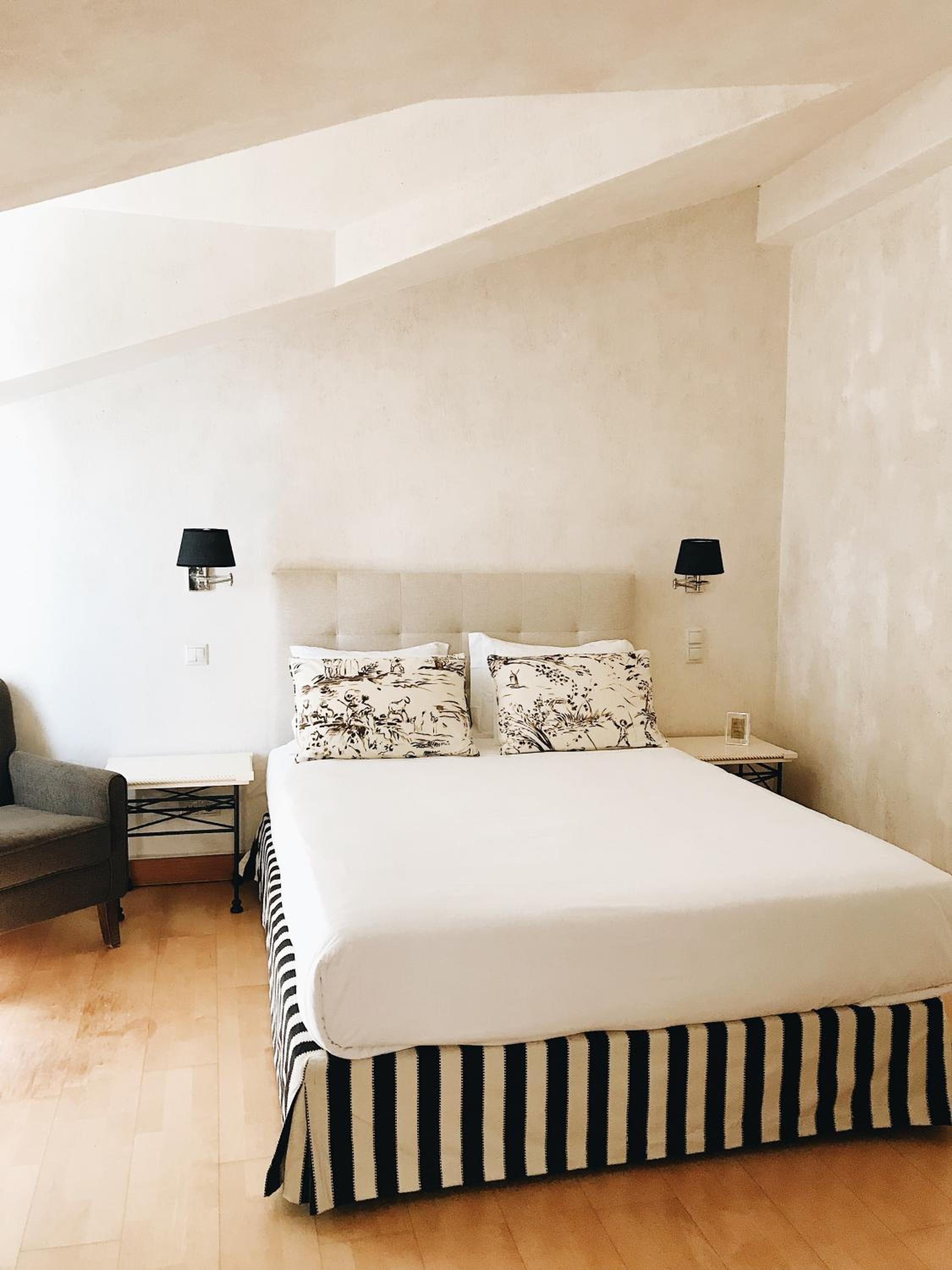 Standard Double or Twin Room - Photo 2