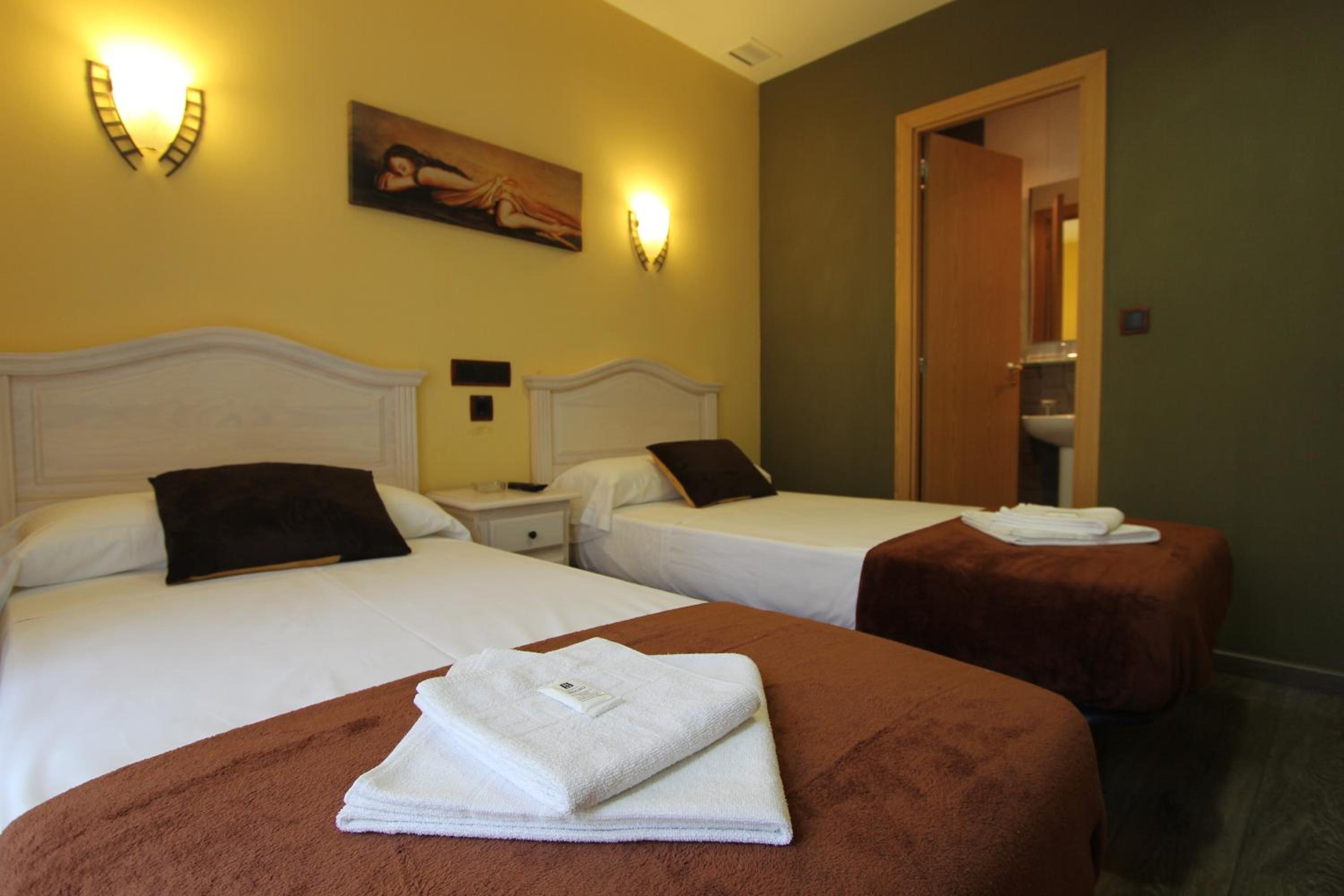 Twin Room - Photo 22