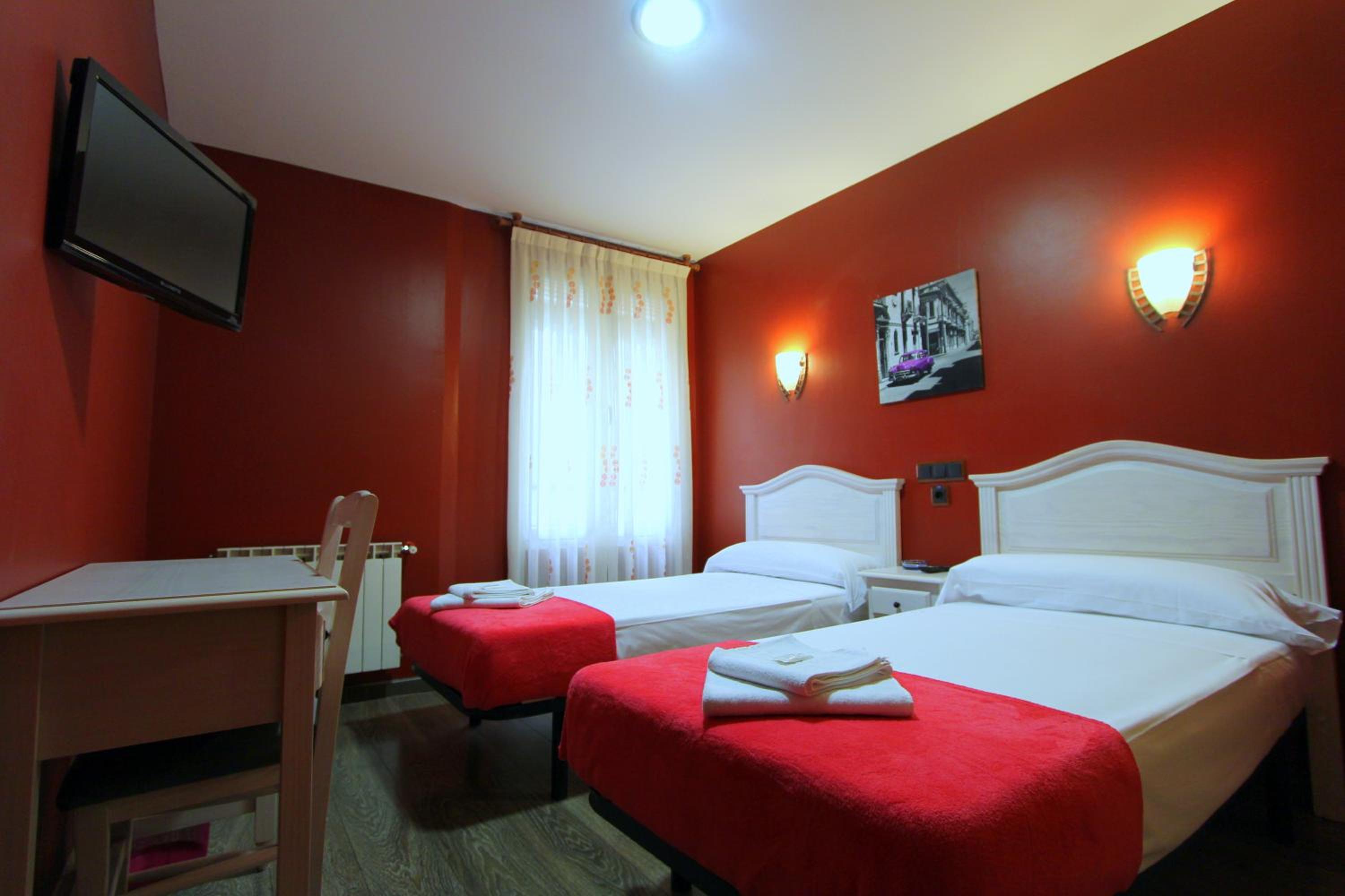 Twin Room - Photo 38
