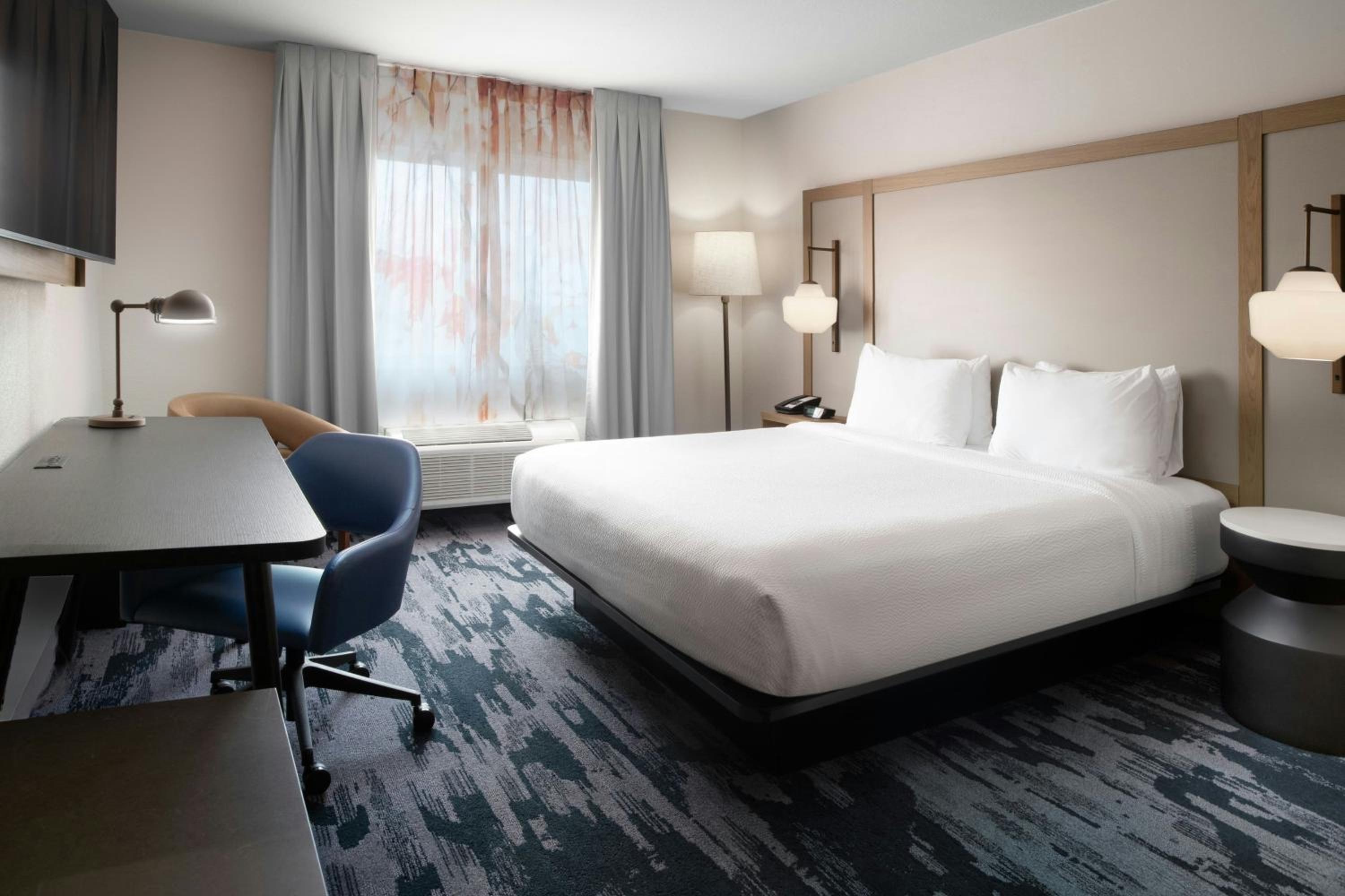 King Room with Roll-In Shower - Mobility Access/Hearing Accessible