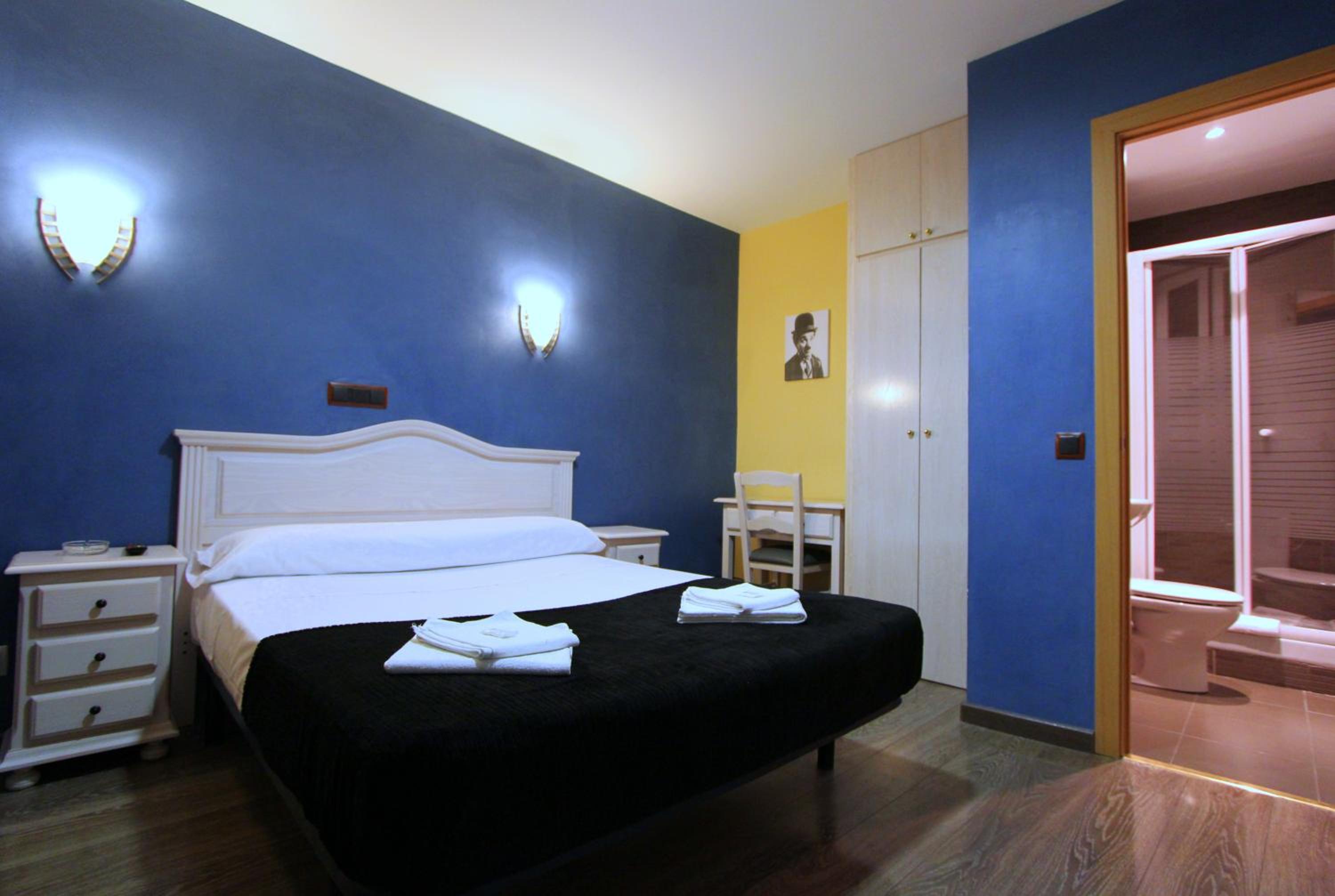 Double Room - Photo 11