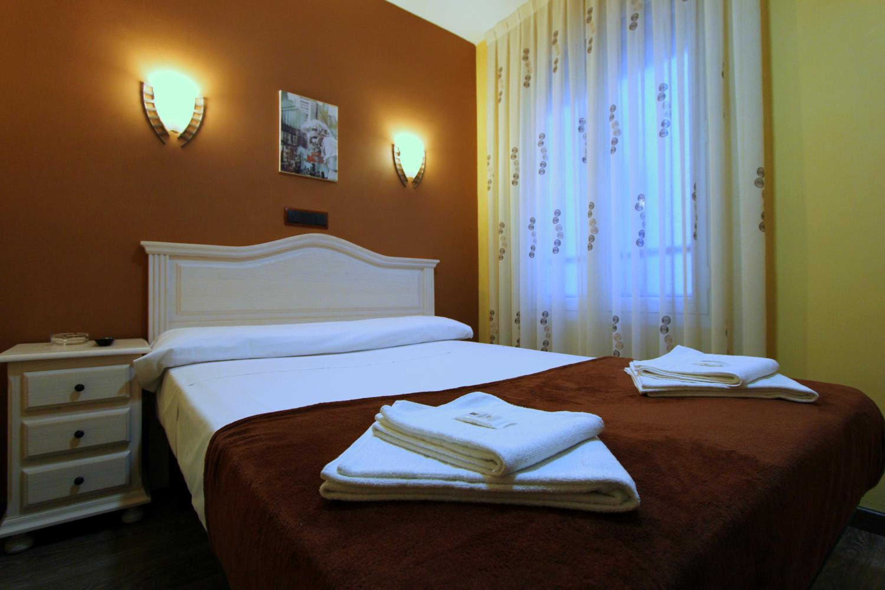 Double Room - Photo 23