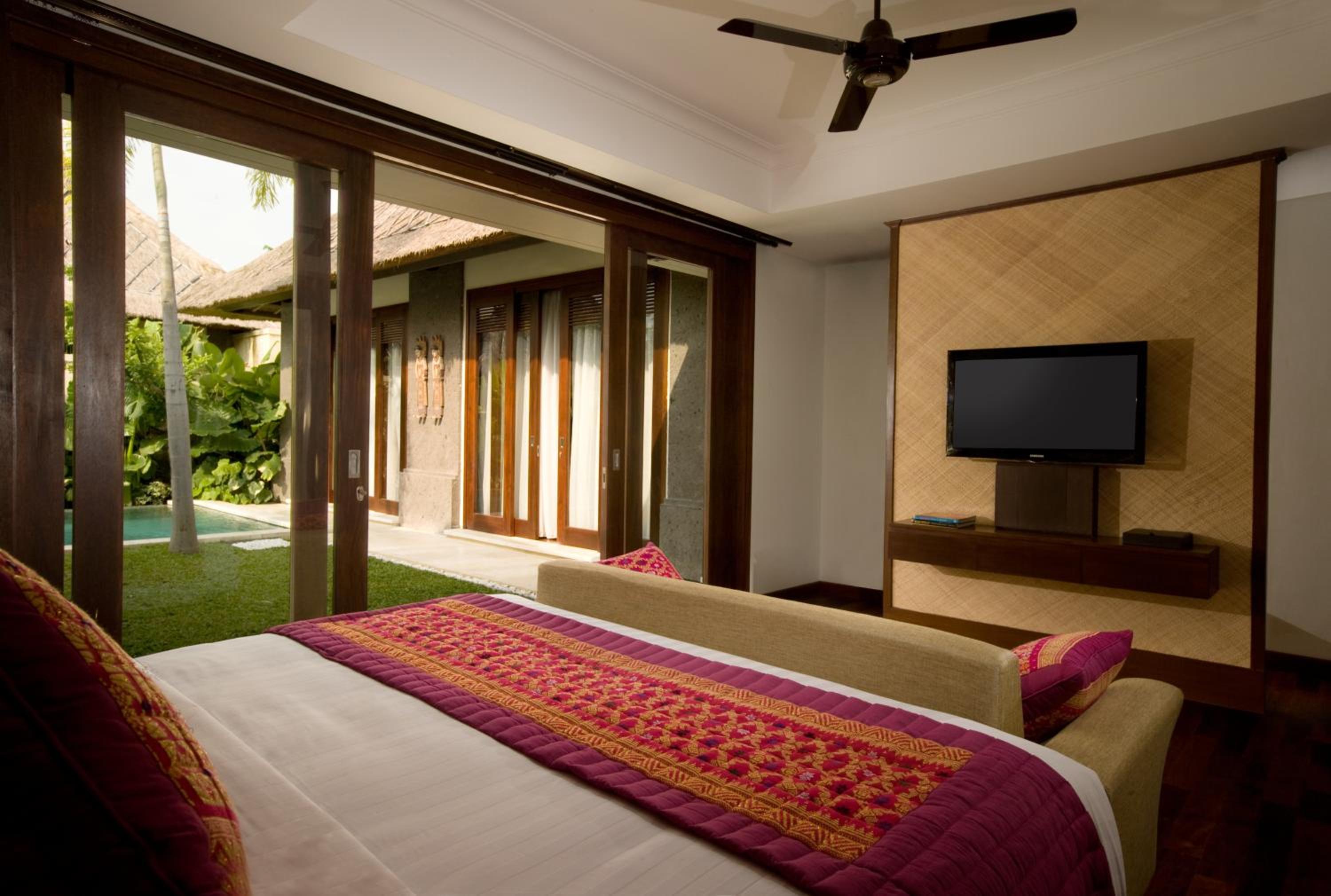 Three-Bedroom Villa with Private Pool - Photo 9