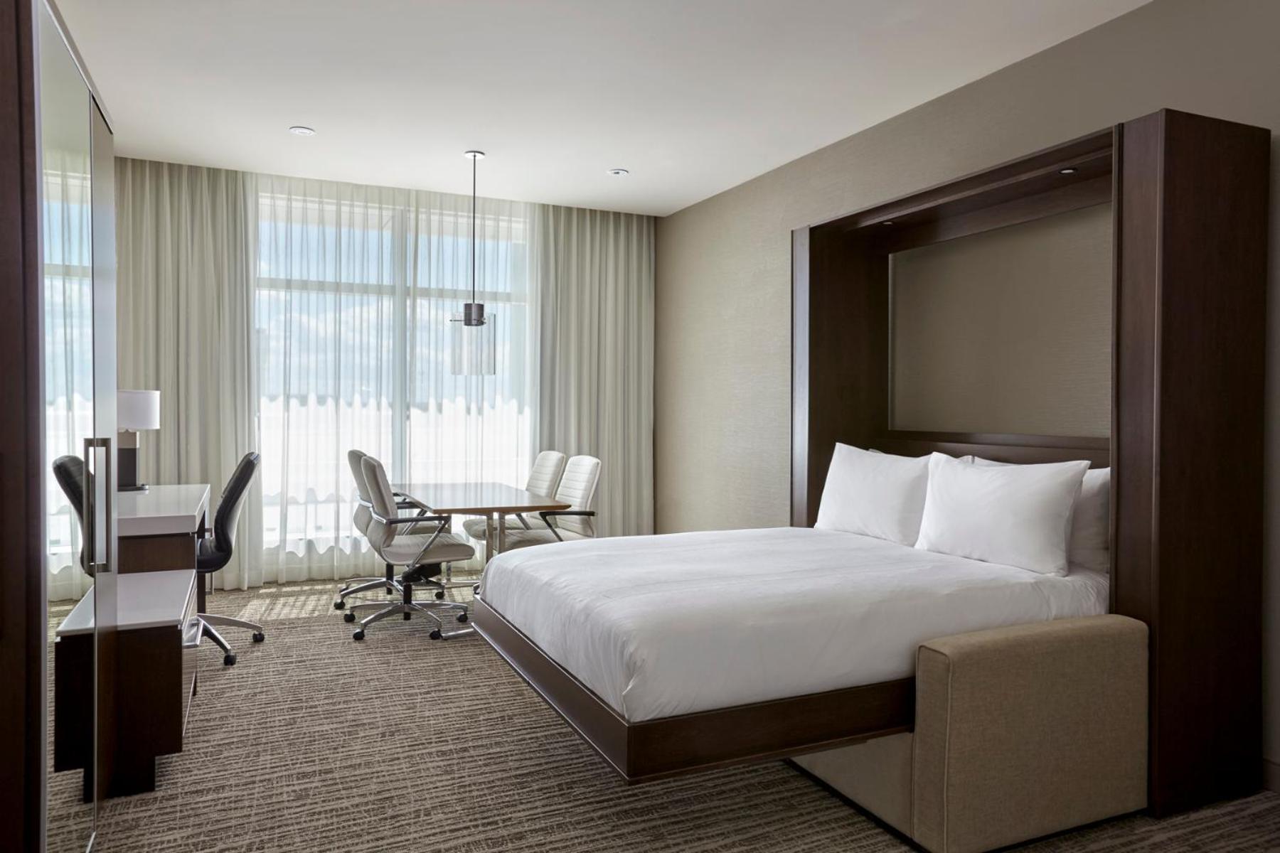 Queen Murphy Hospitality Suite with City View