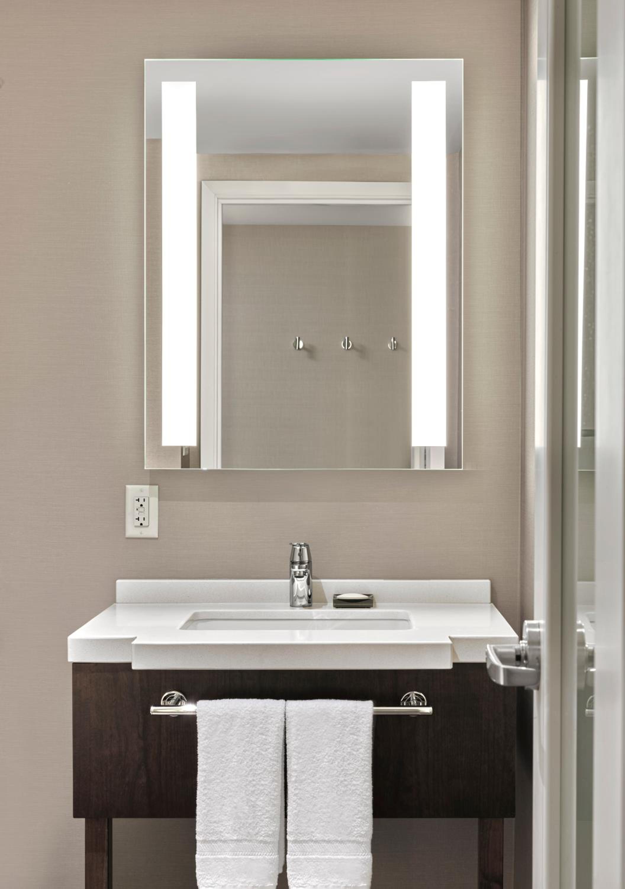 One-Bedroom Family Suite - M Club Lounge Access