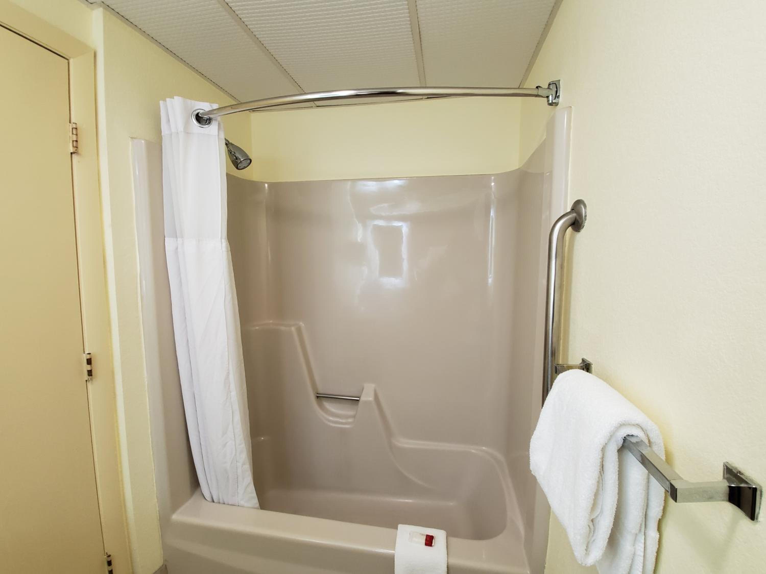Standard Room with King Bed - Non-Smoking - Photo 7