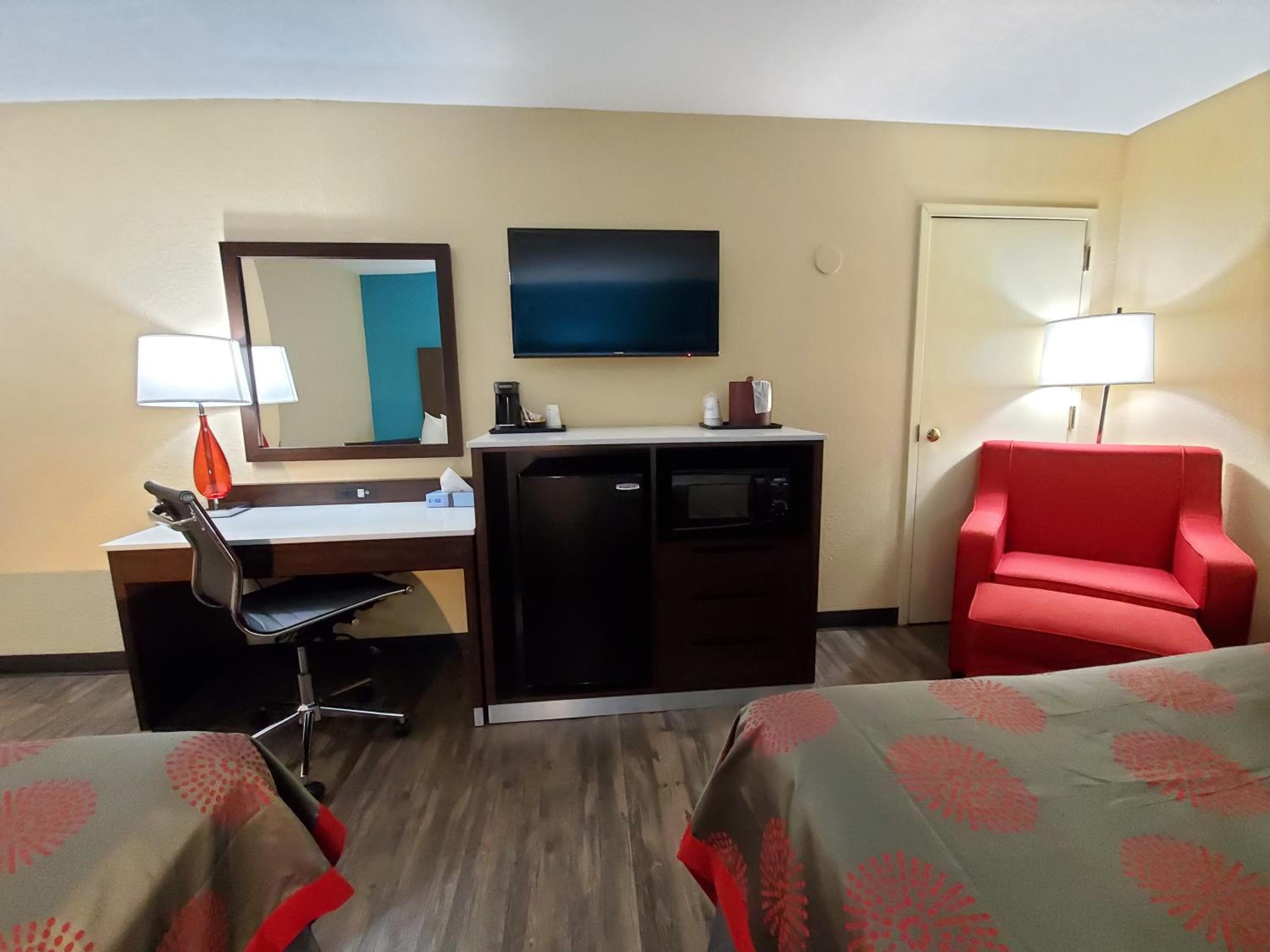 Standard Room with King Bed - Non-Smoking - Photo 5