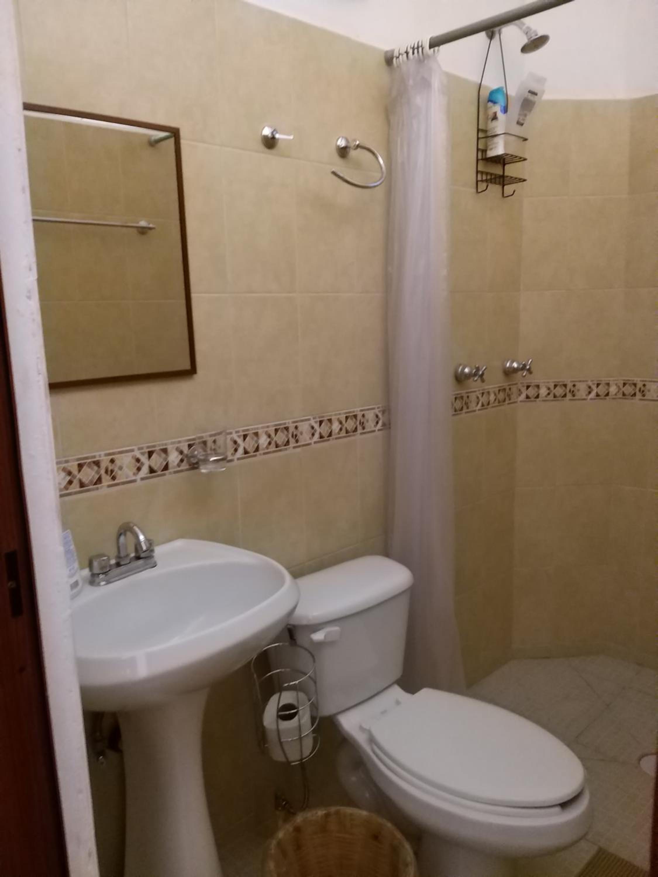 Double Room with Private Bathroom - Photo 2