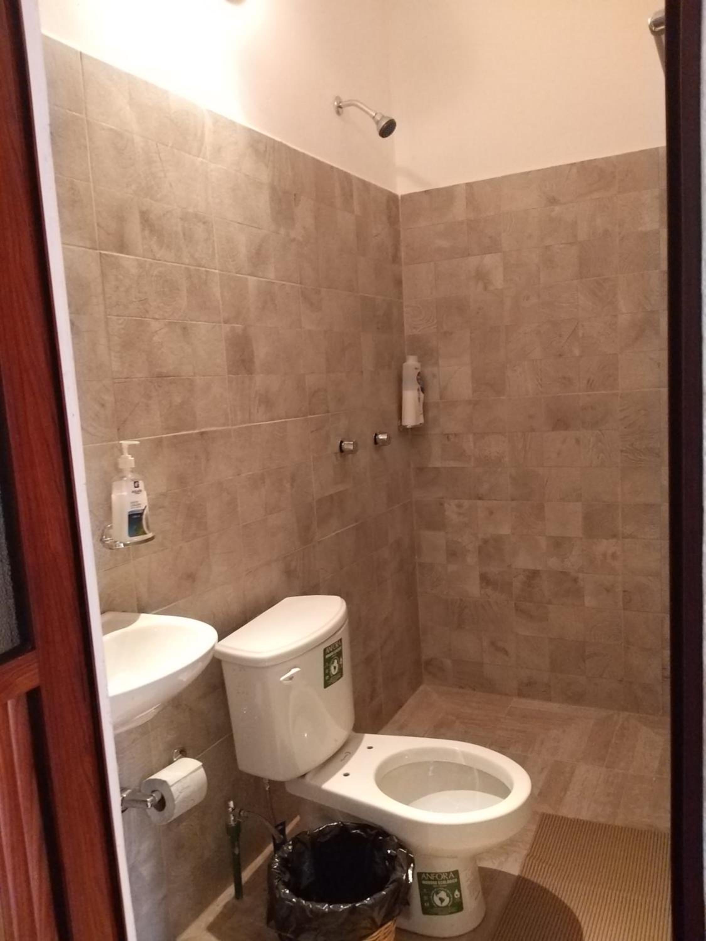 Quadruple Room with Private Bathroom - Photo 3