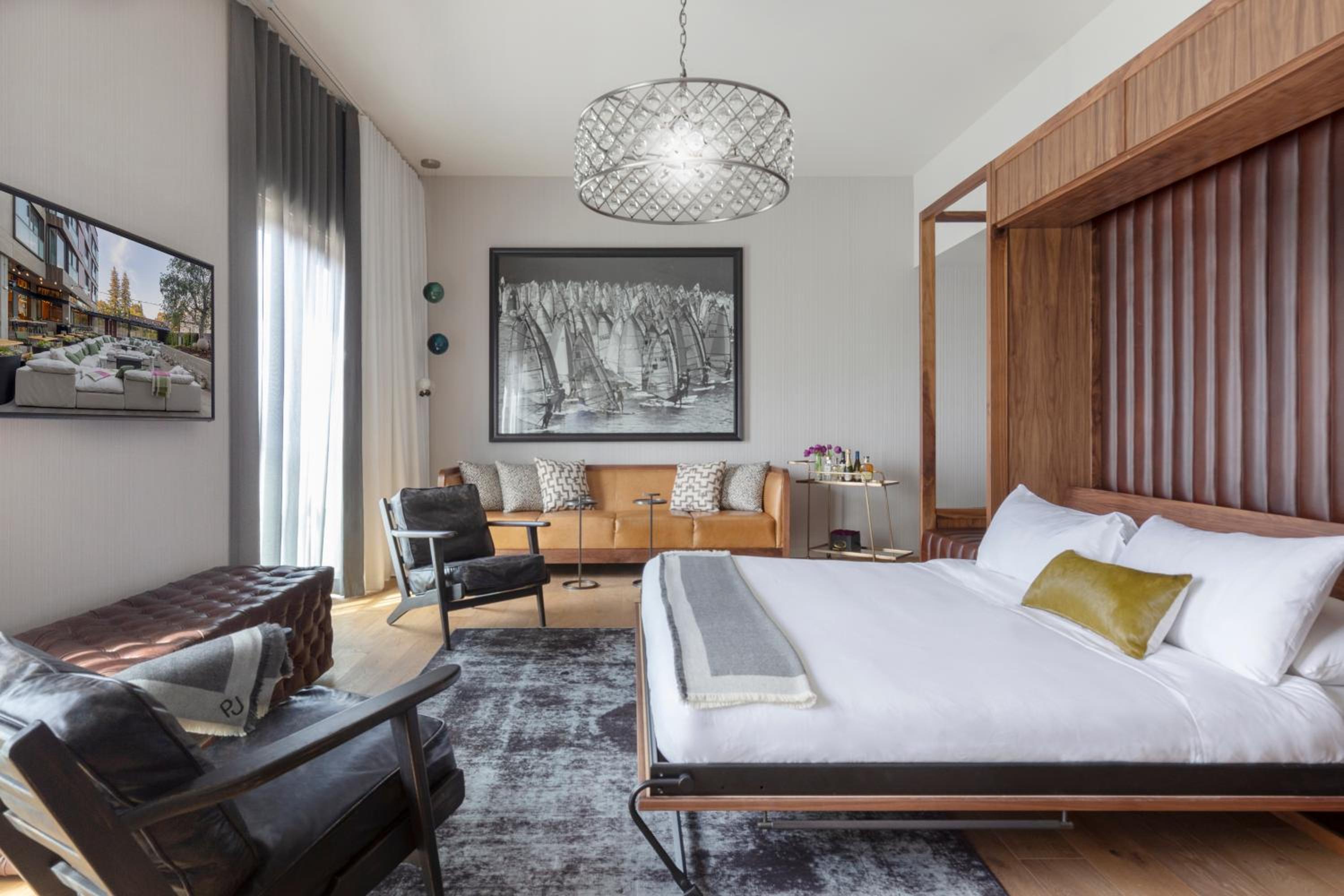 Superior King Suite photo 1