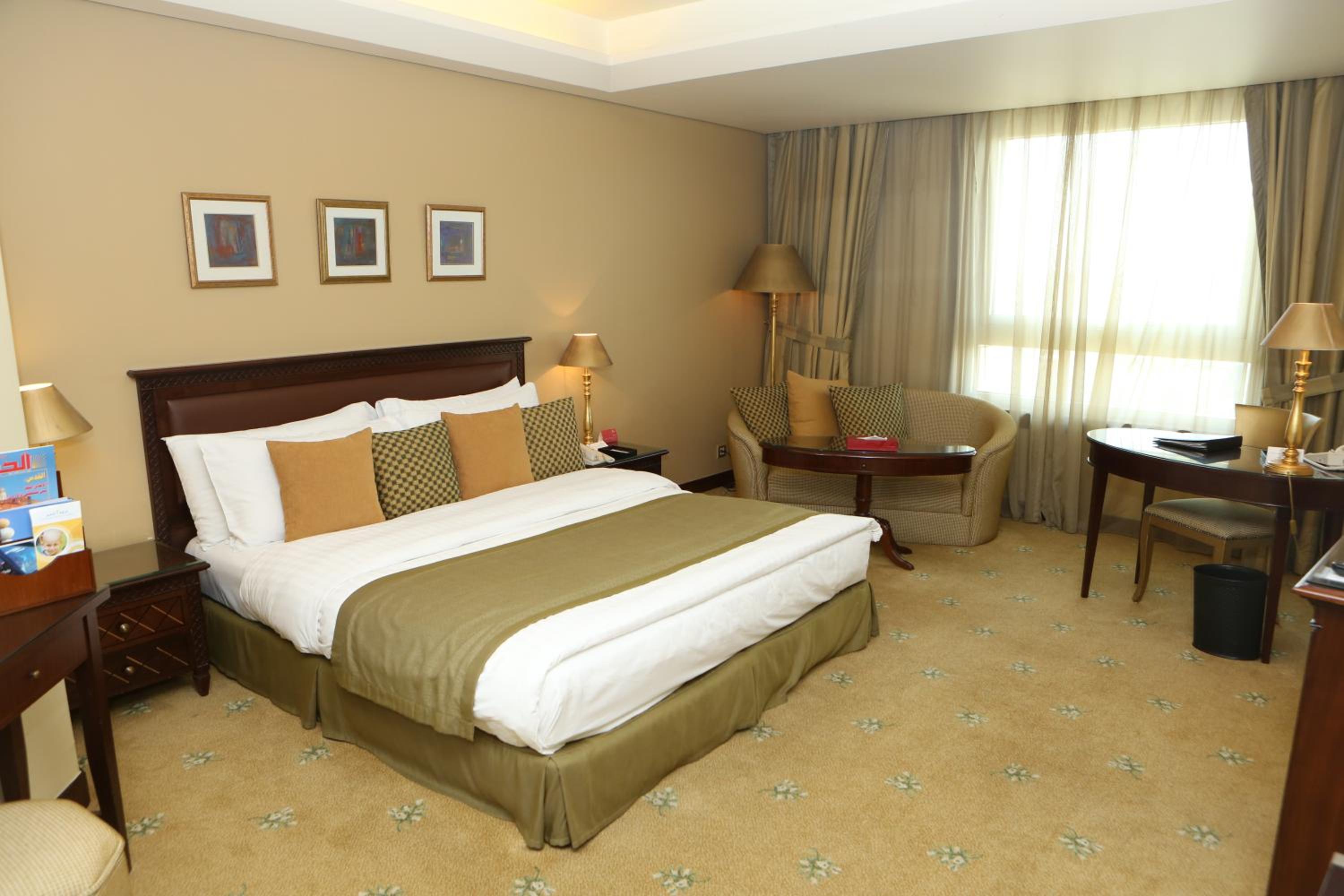 Deluxe Room King Size - Photo 2