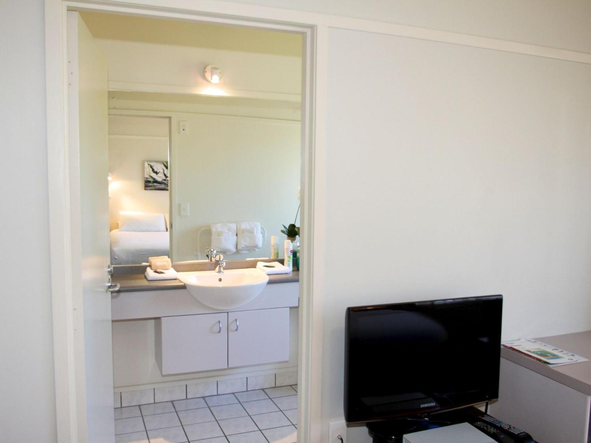 Available room thumbnail 6