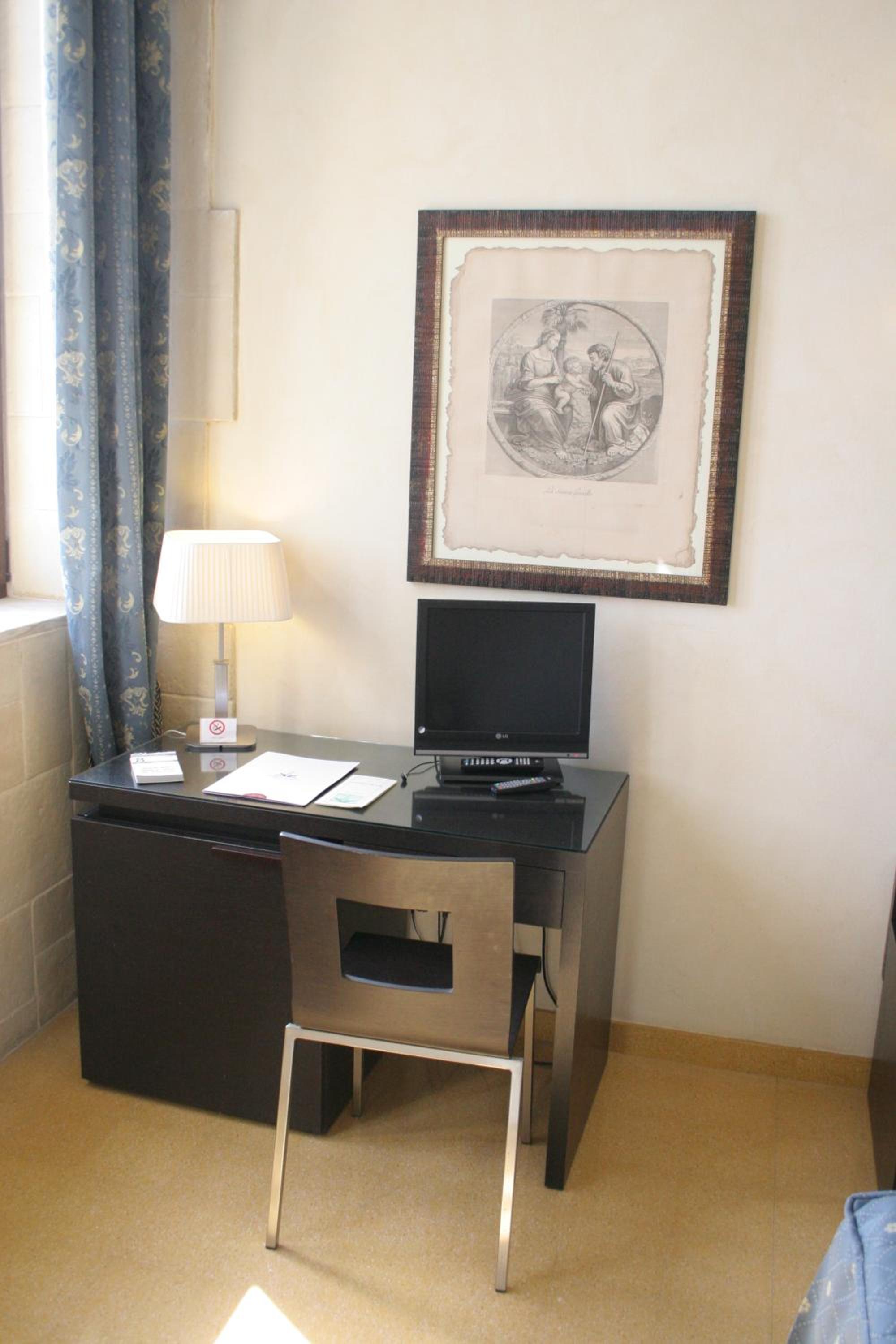 Double or Twin Room - Photo 3