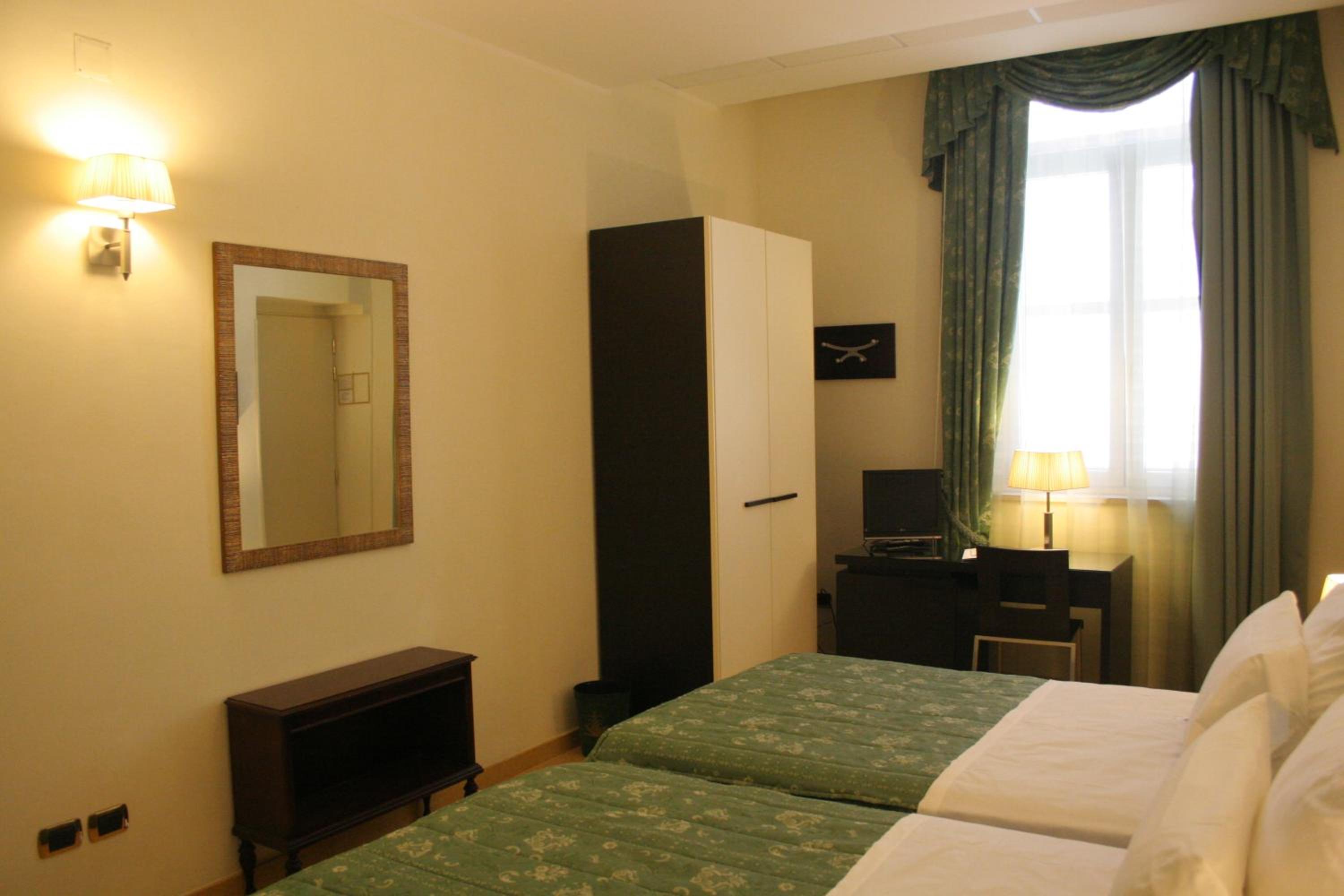 Double or Twin Room - Photo 11