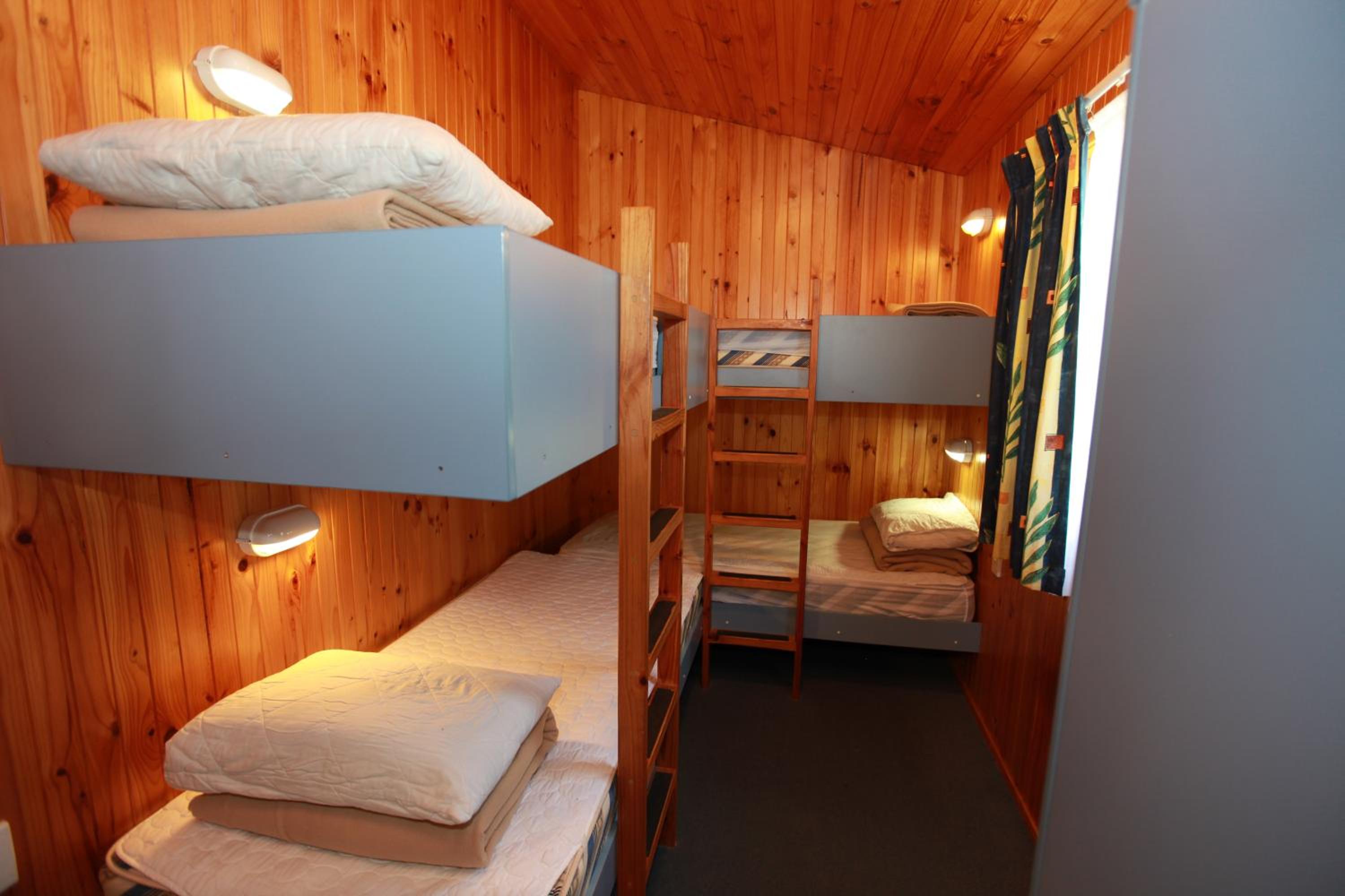 Two-Bedroom Deluxe Six Berth Cabin photo 3