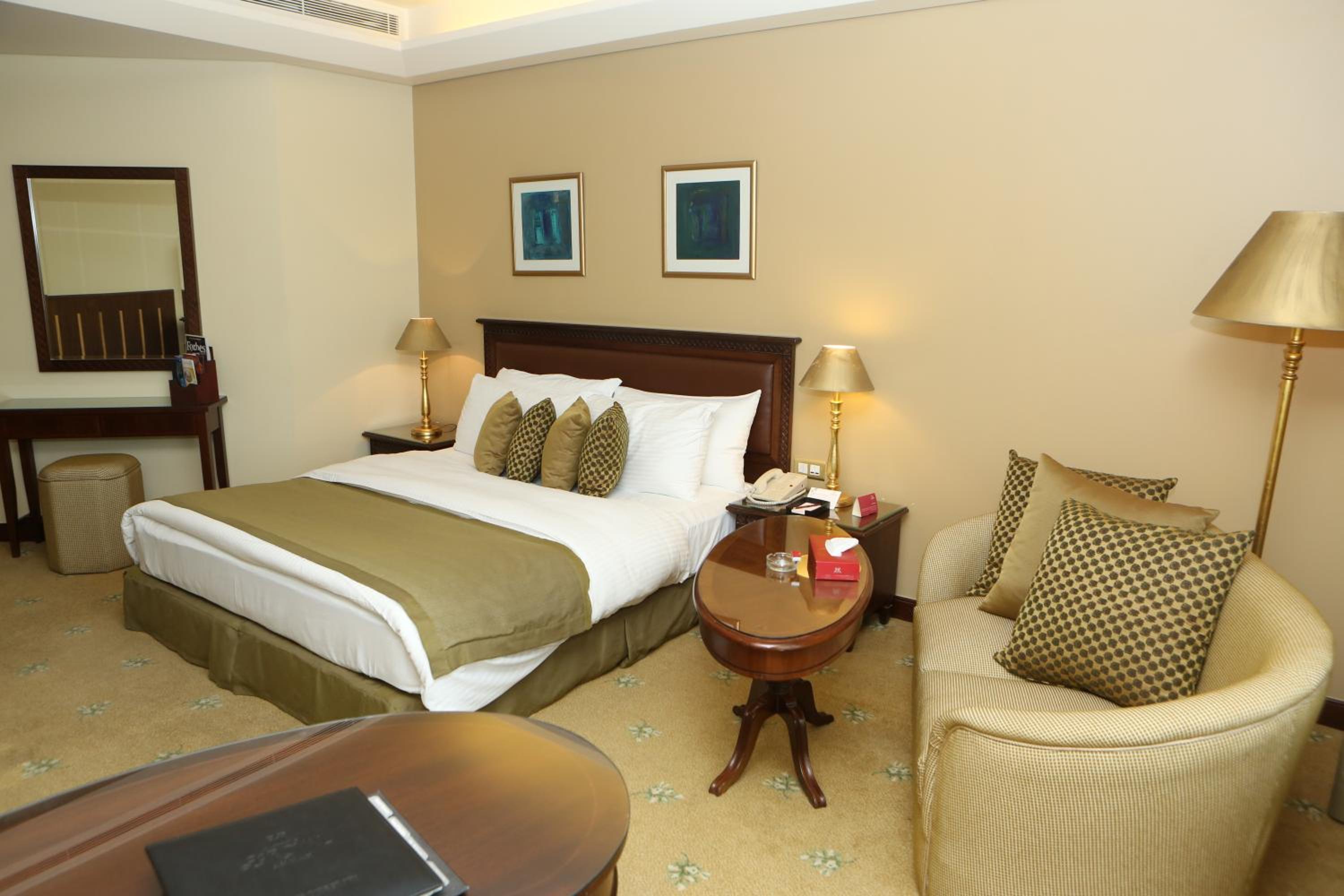 Deluxe Room King Size - Photo 5