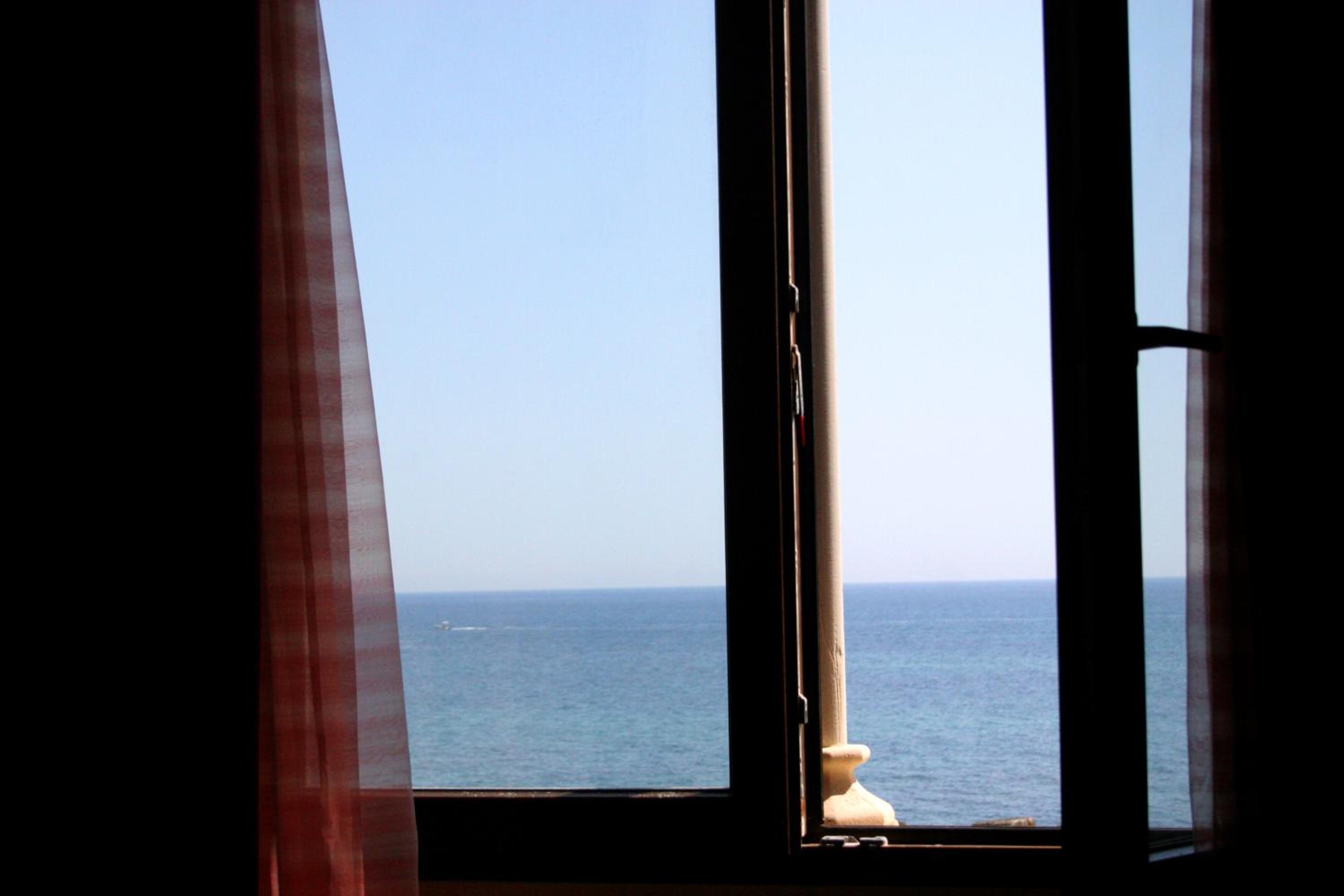 Double or Twin Room with Sea View - Photo 13