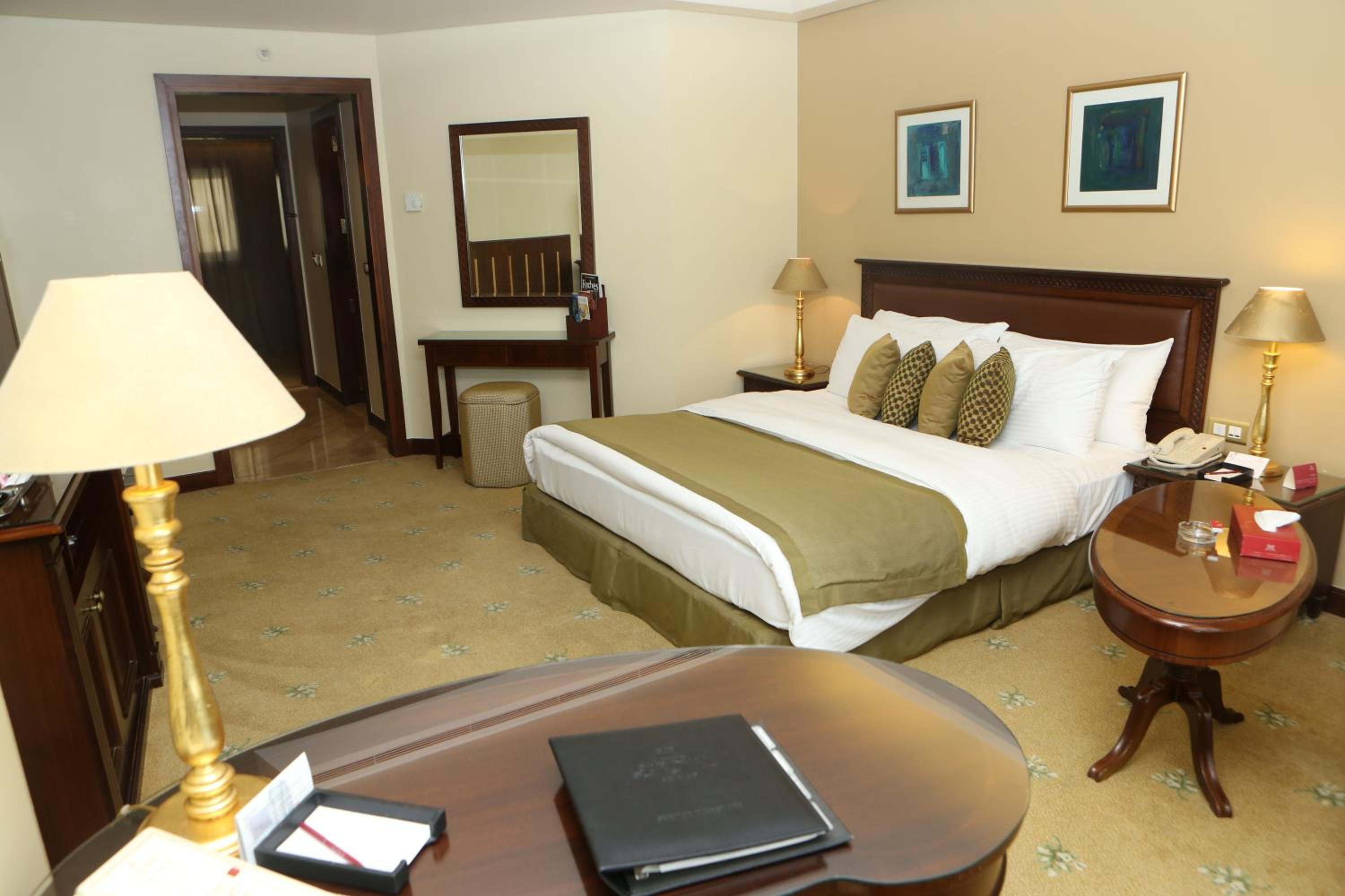 Deluxe Room King Size - Photo 10