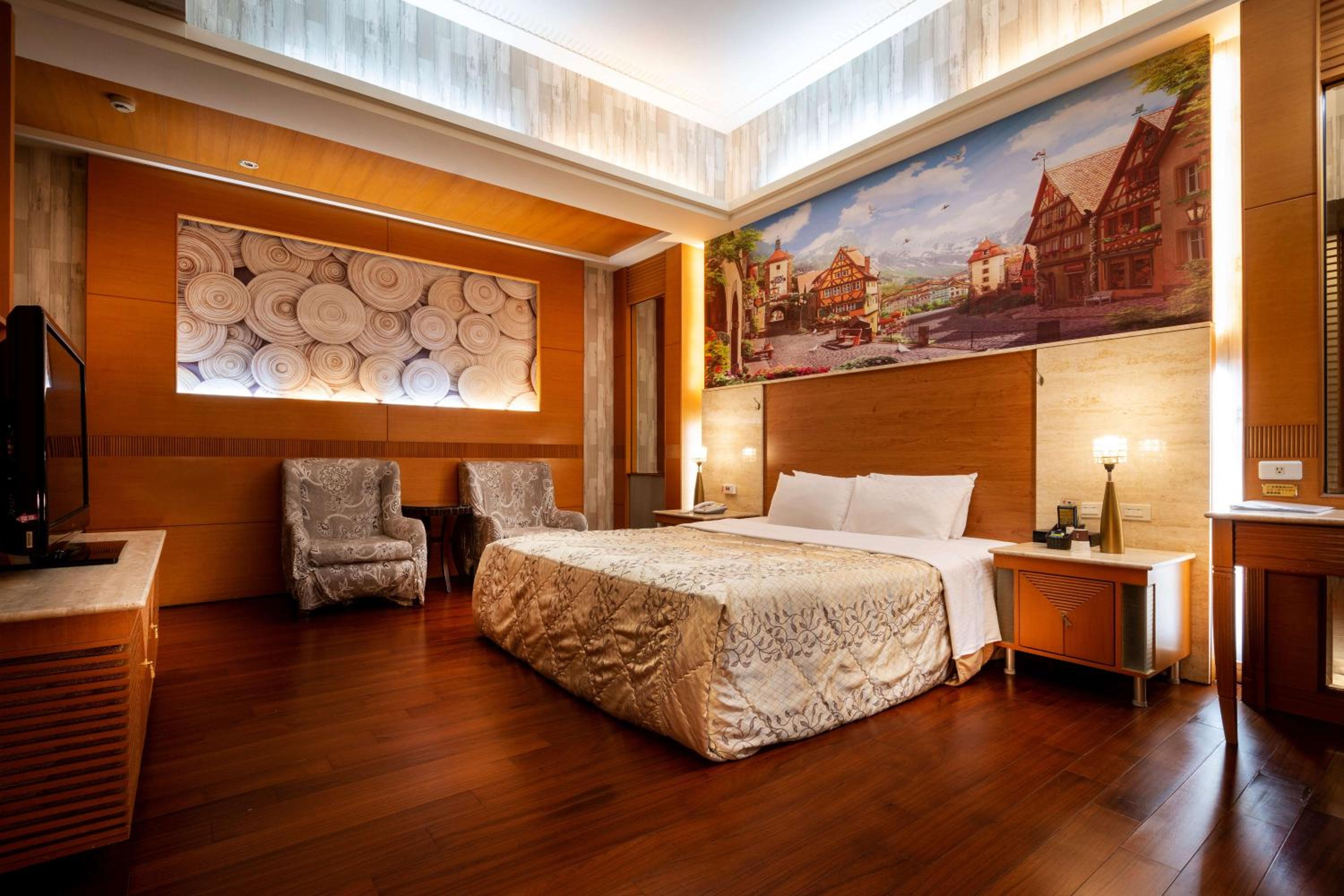 Deluxe Double Room with Bath - Photo 4