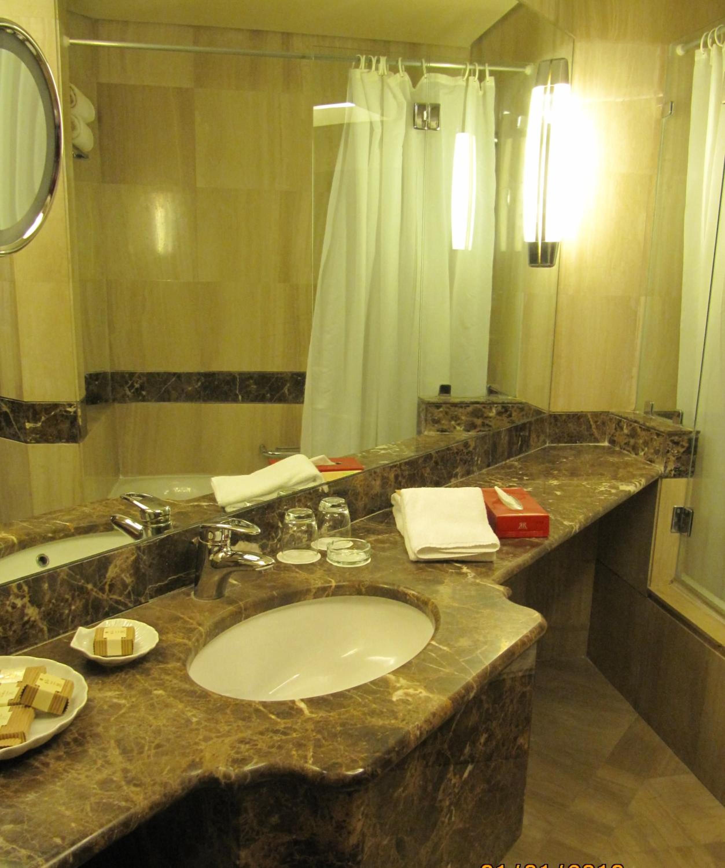 Deluxe Room King Size - Photo 3