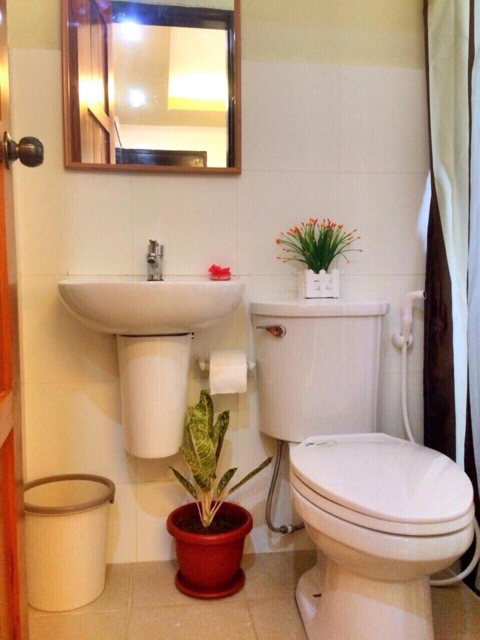 Quadruple Room with Private Bathroom - Photo 3