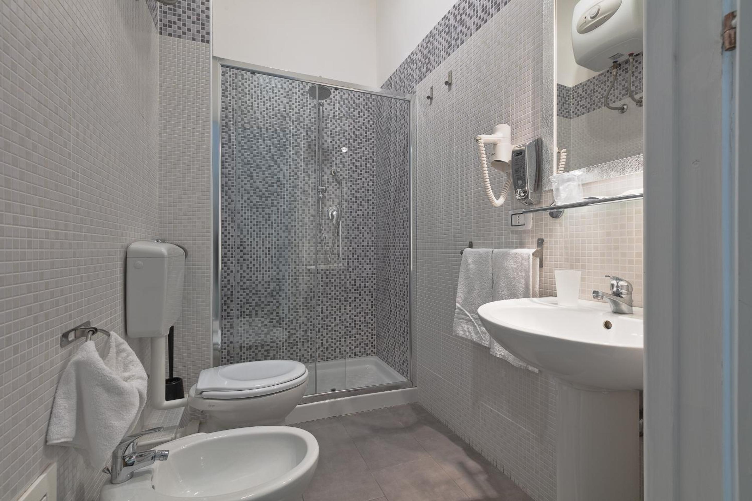 Triple Room with Balcony - Photo 8