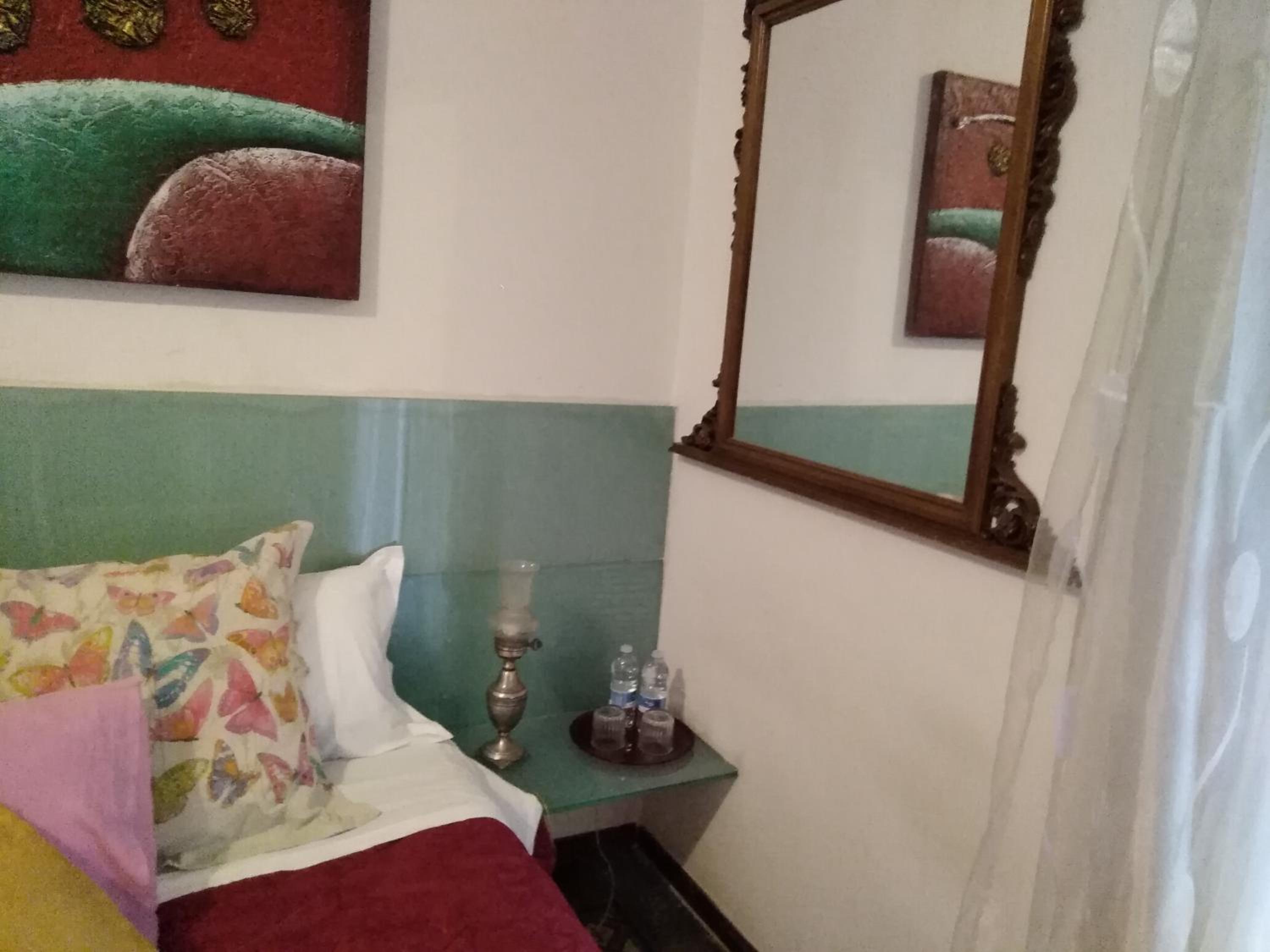 Double Room with Private External Bathroom - Photo 2