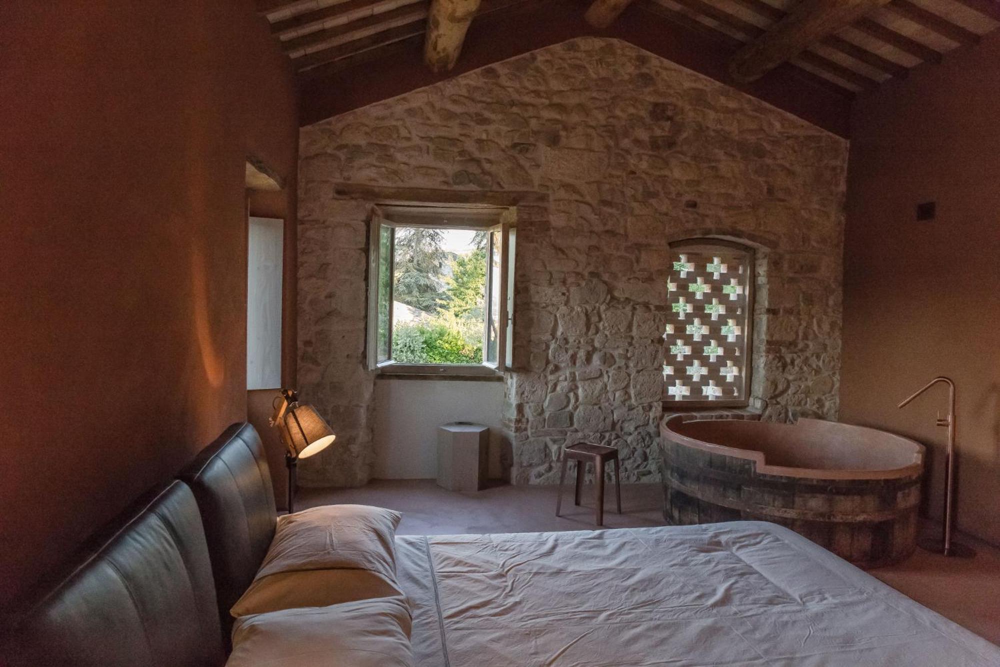 Deluxe King Room photo 1