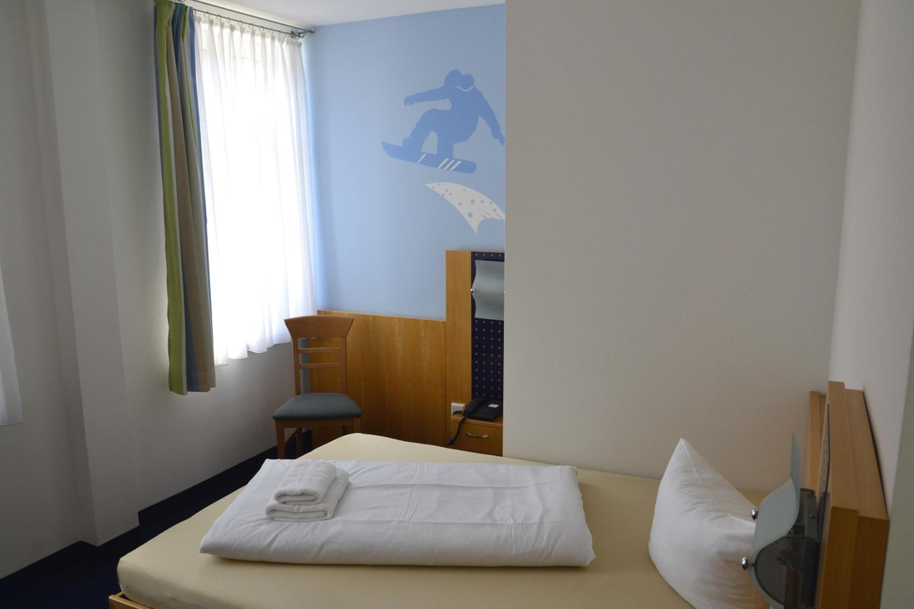 Economy Double Room photo 3
