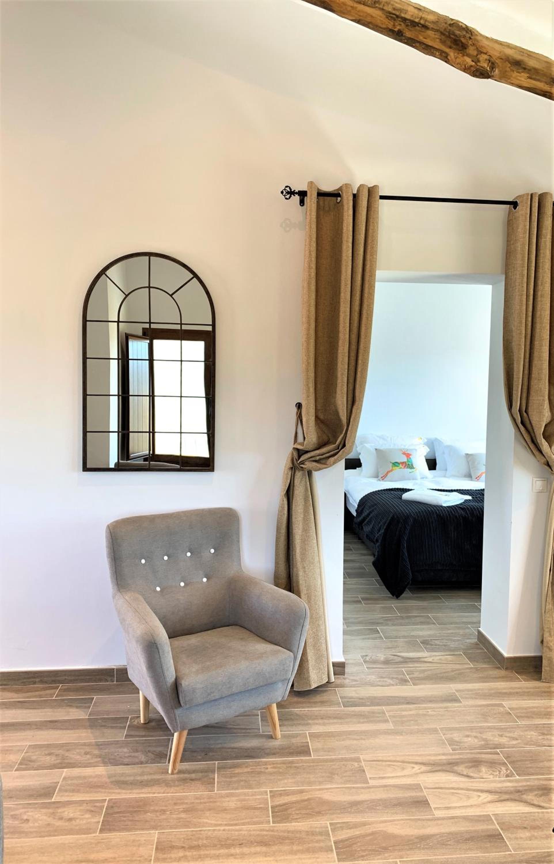King Suite with Balcony - Photo 7