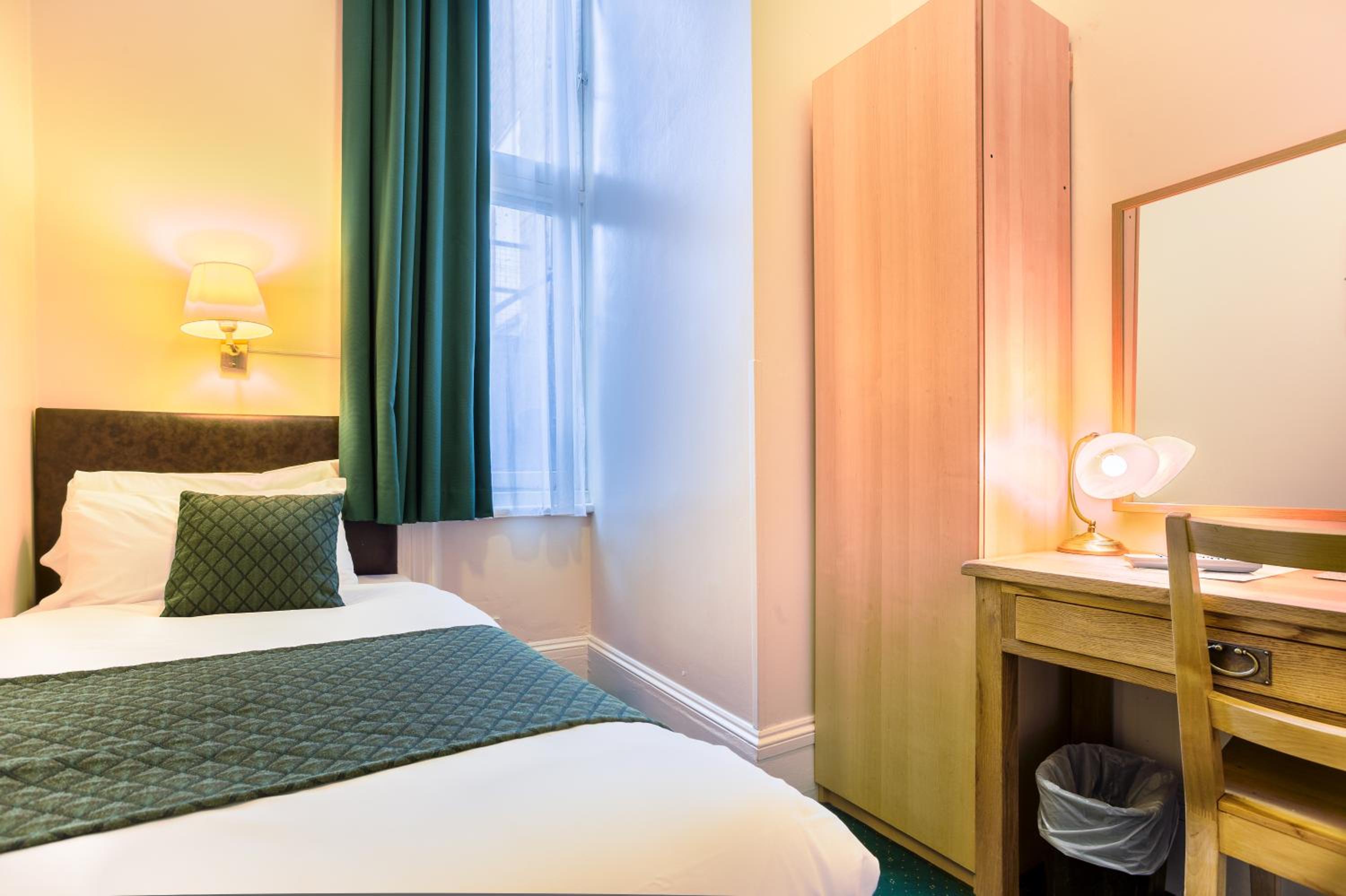 Single Room photo 3